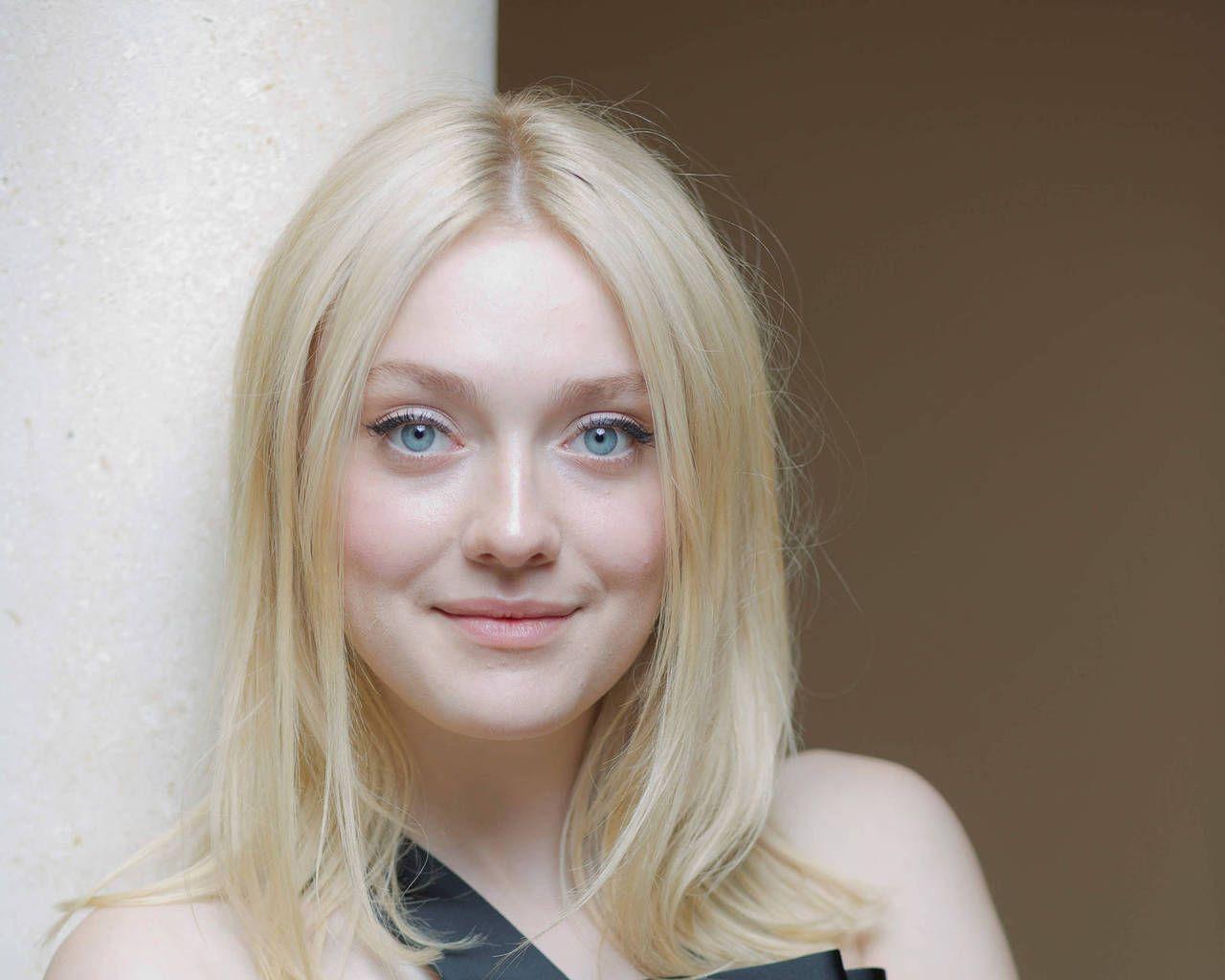 1280x1024 Dakota Fanning wallpaperx1024