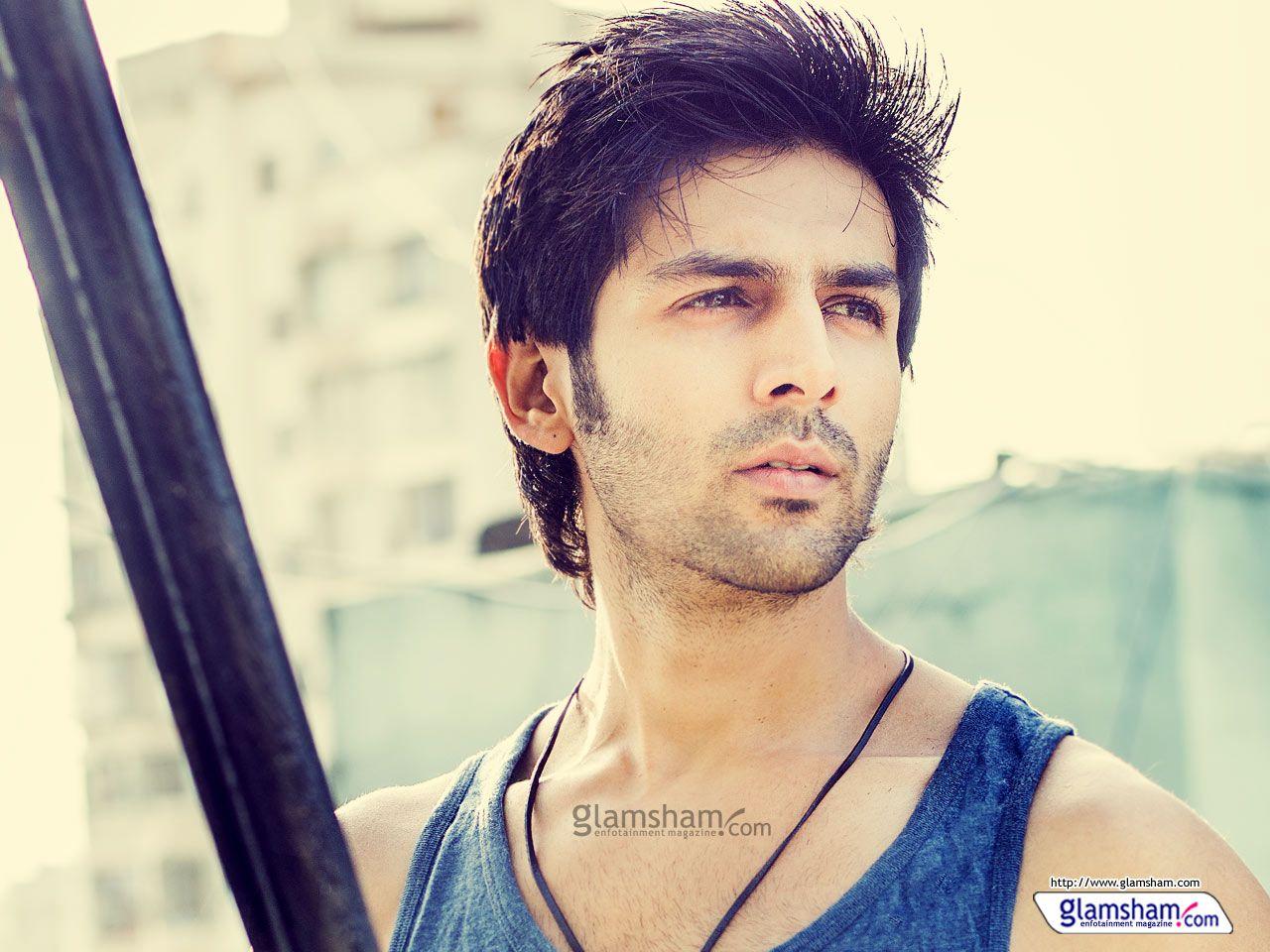 1280x960 Kartik Aaryan Wallpaper