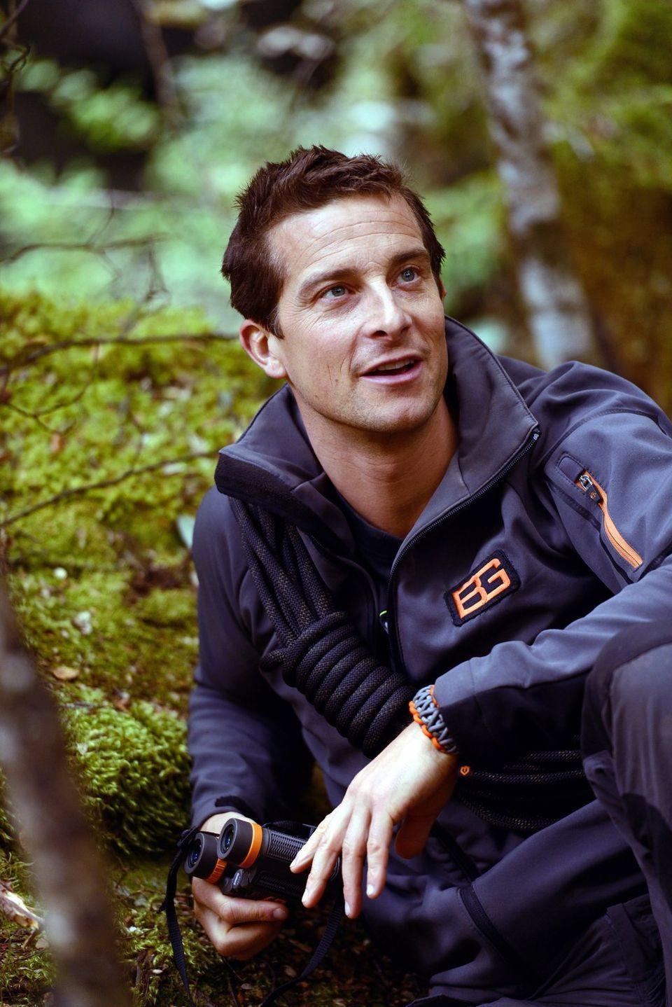 960x1438 Bear Grylls Wallpaper HD