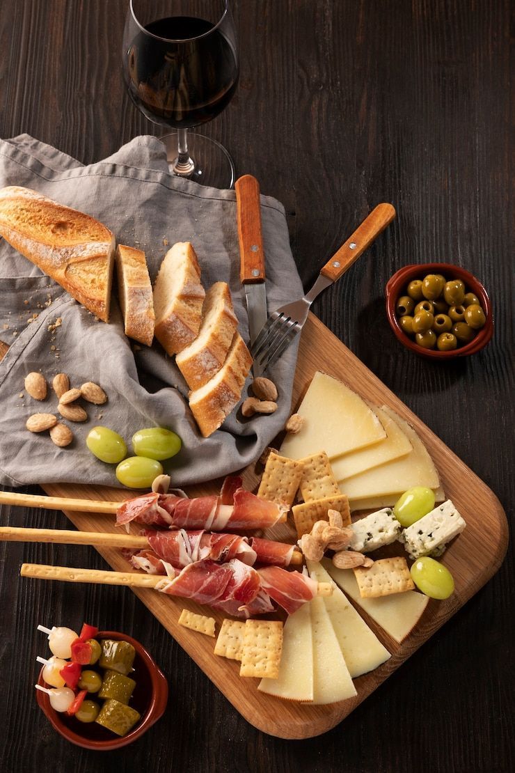 740x1110 Tapas Image