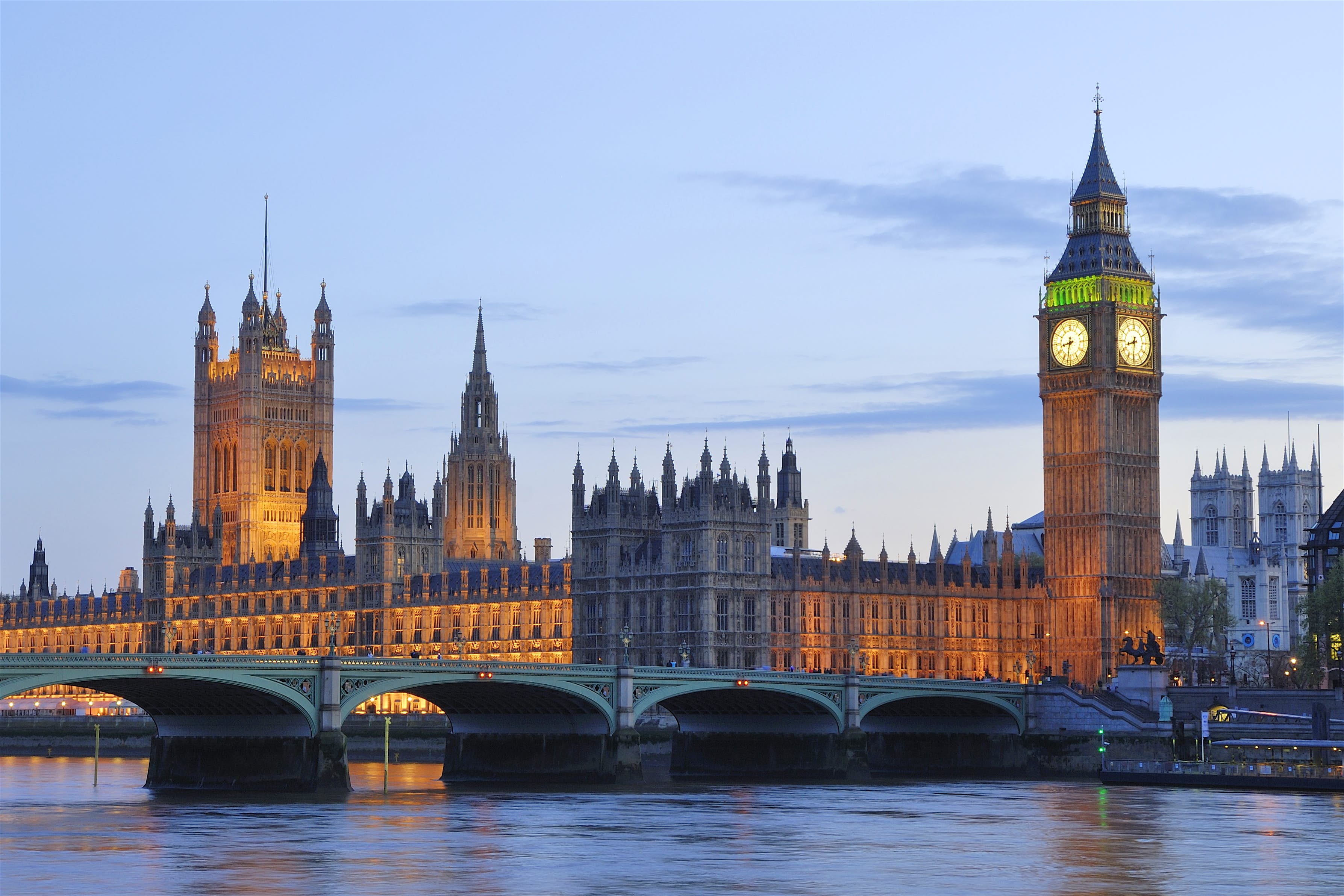 3575x2383 UK 4K Wallpaper