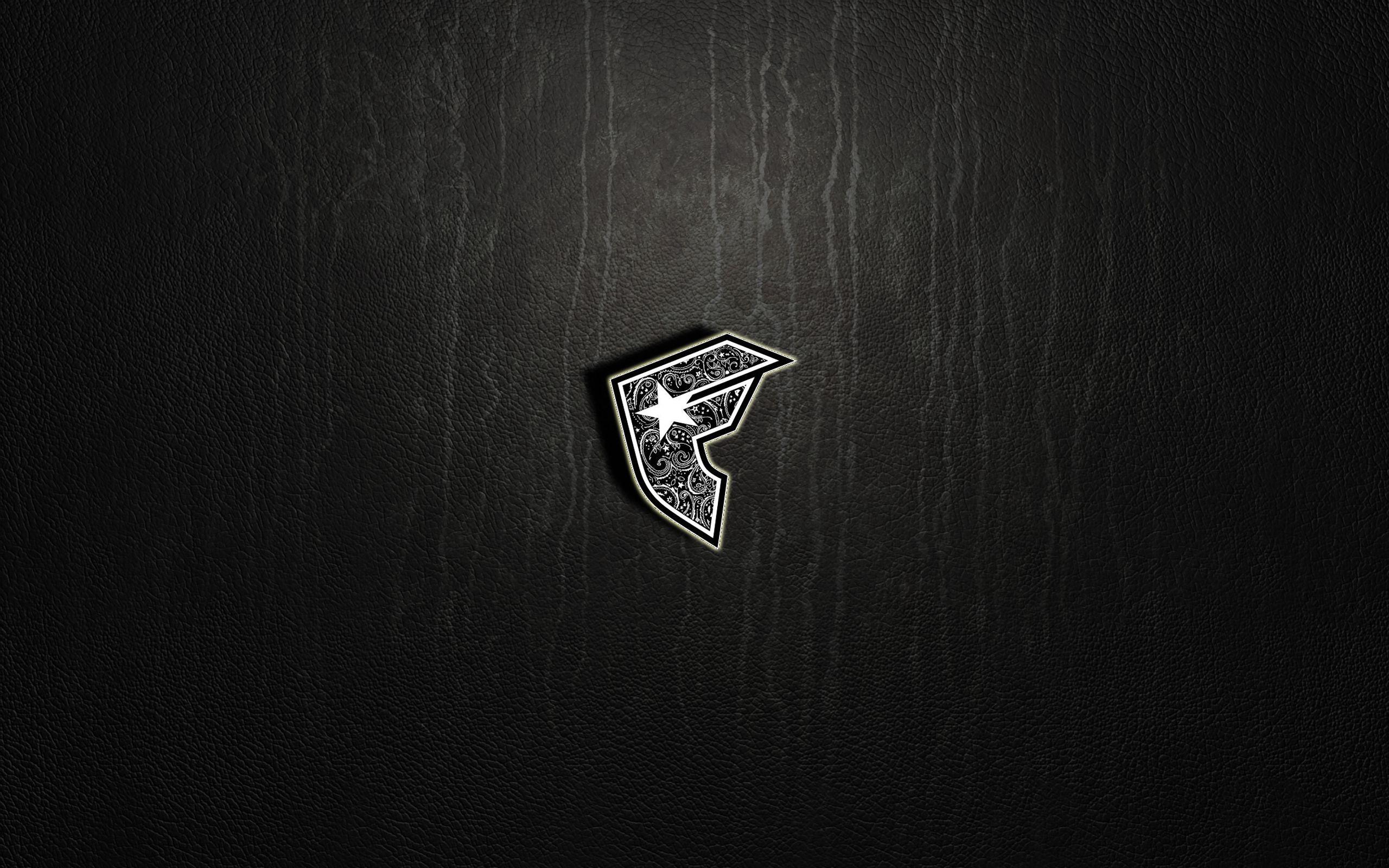 2560x1600 Famous Wallpaper