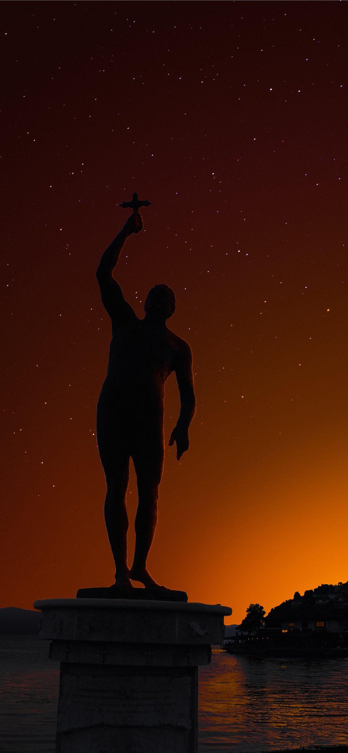 1125x2436 The monument “Catcher of the Cross” represents t. iPhone X