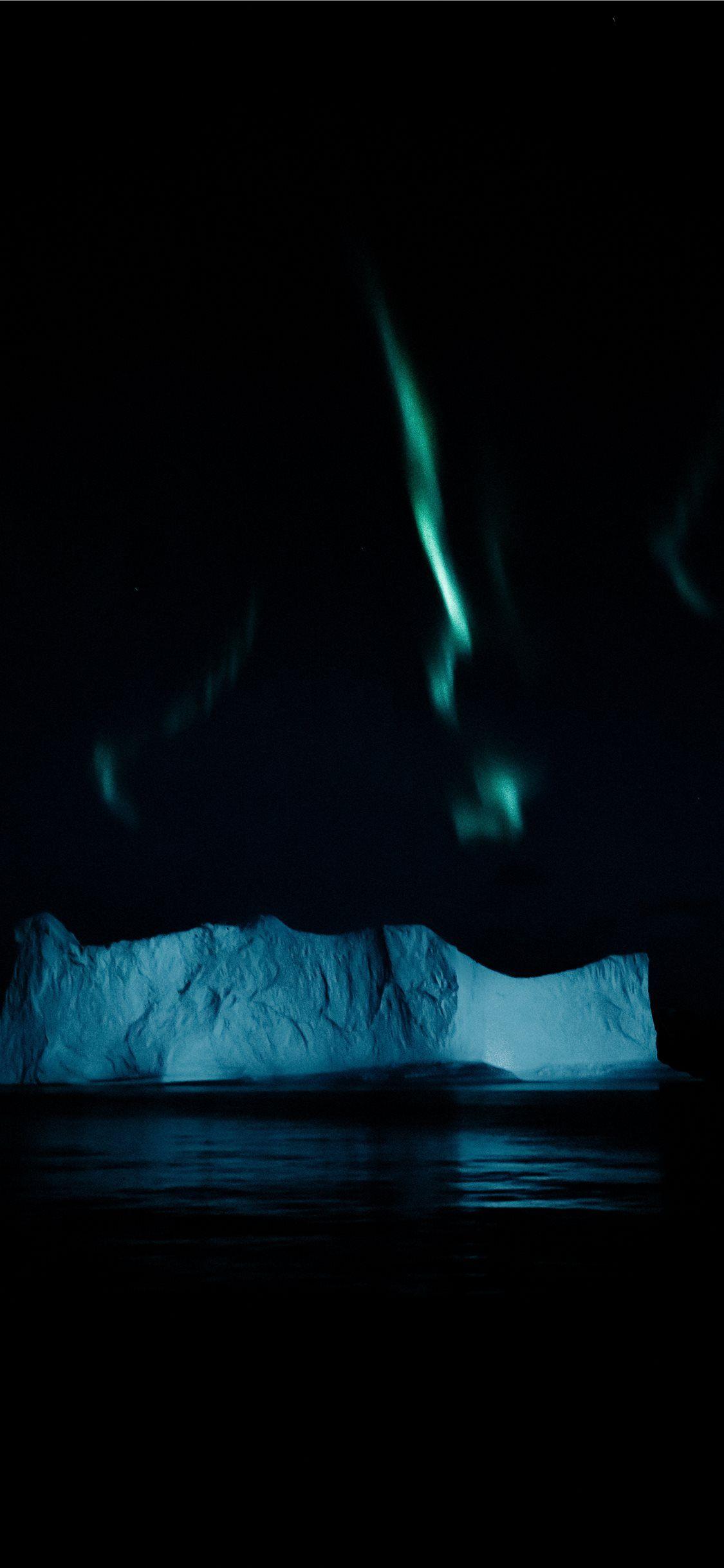 1125x2436 Northern lights above an iceberg in the Arctic iPhone X