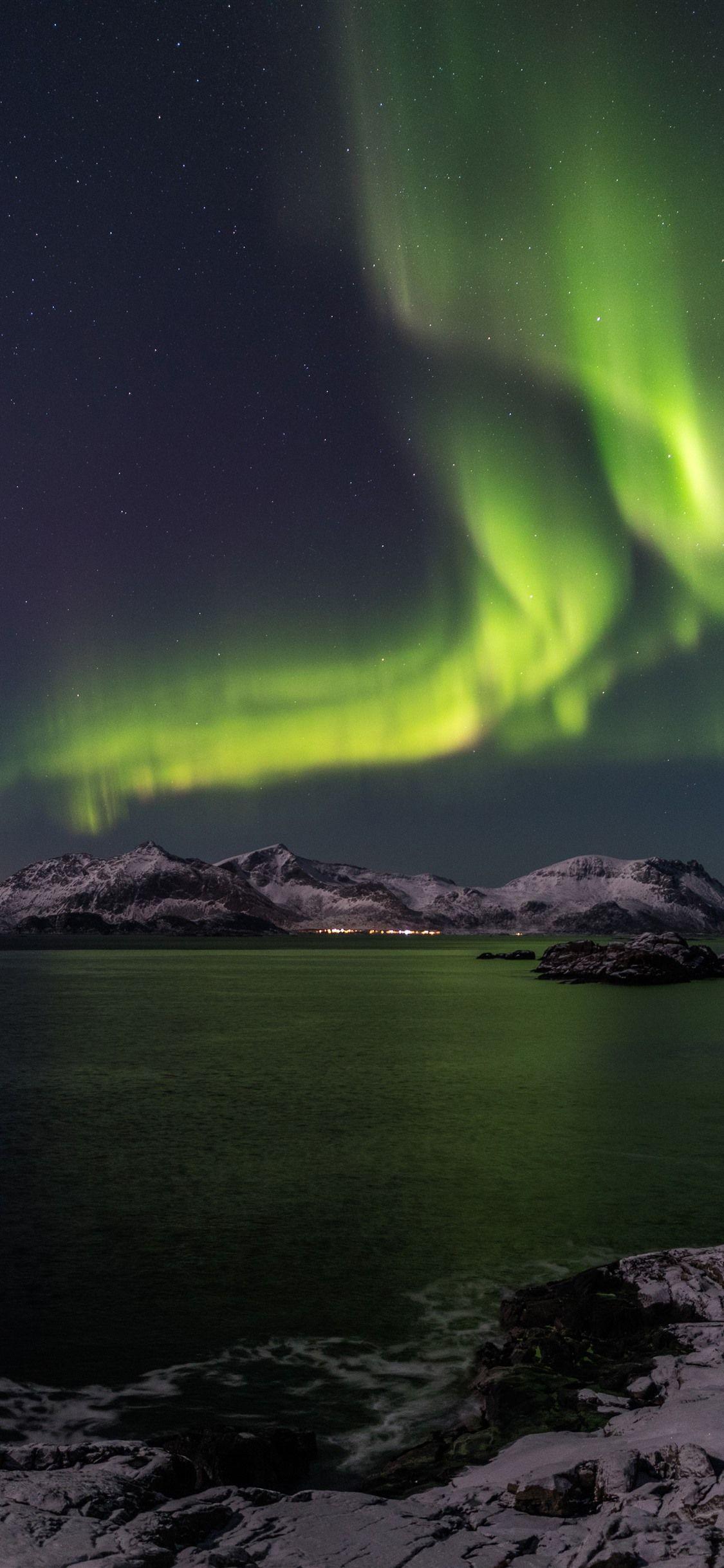 1125x2436 Northern light, night, sea, mountains, snow, winter