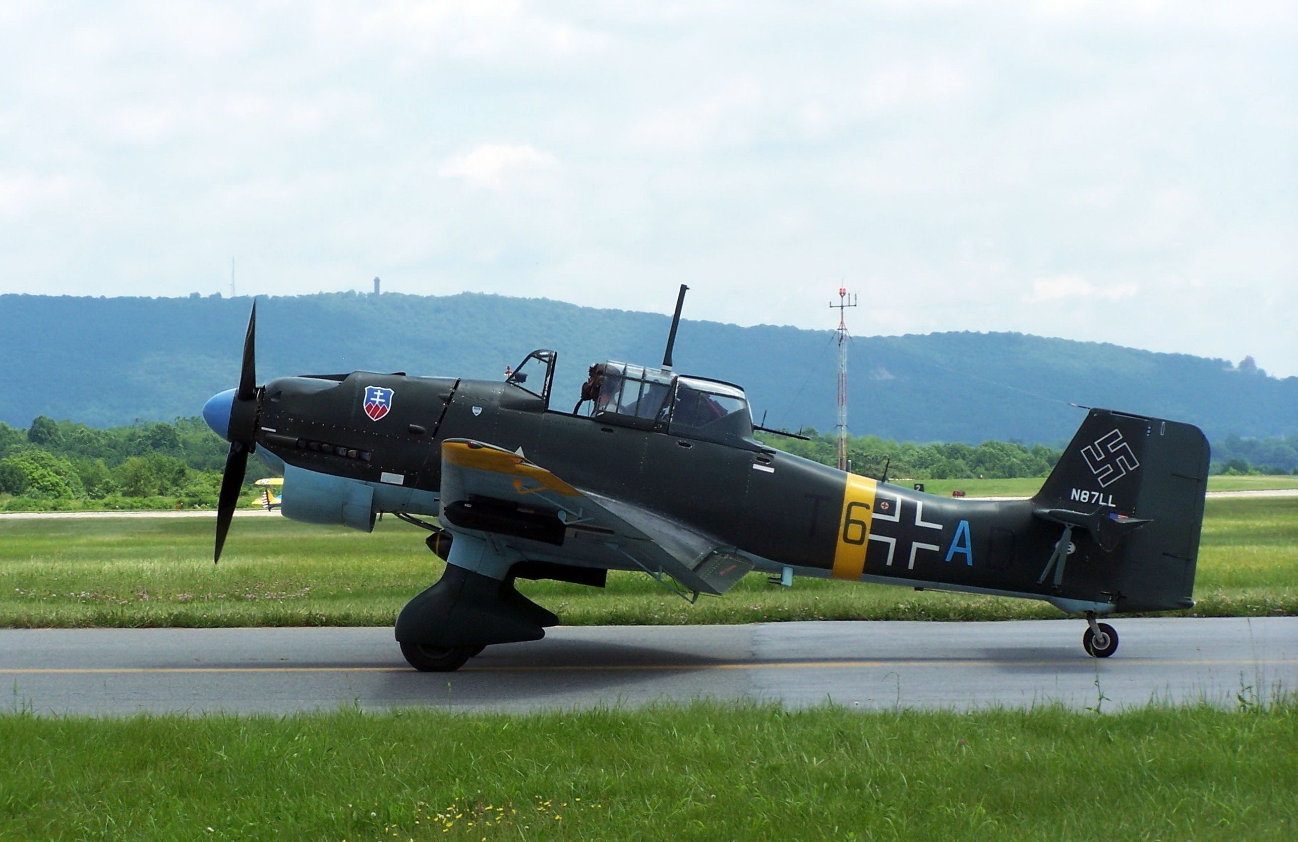 2574x1670 Junkers Airplane Wallpaper