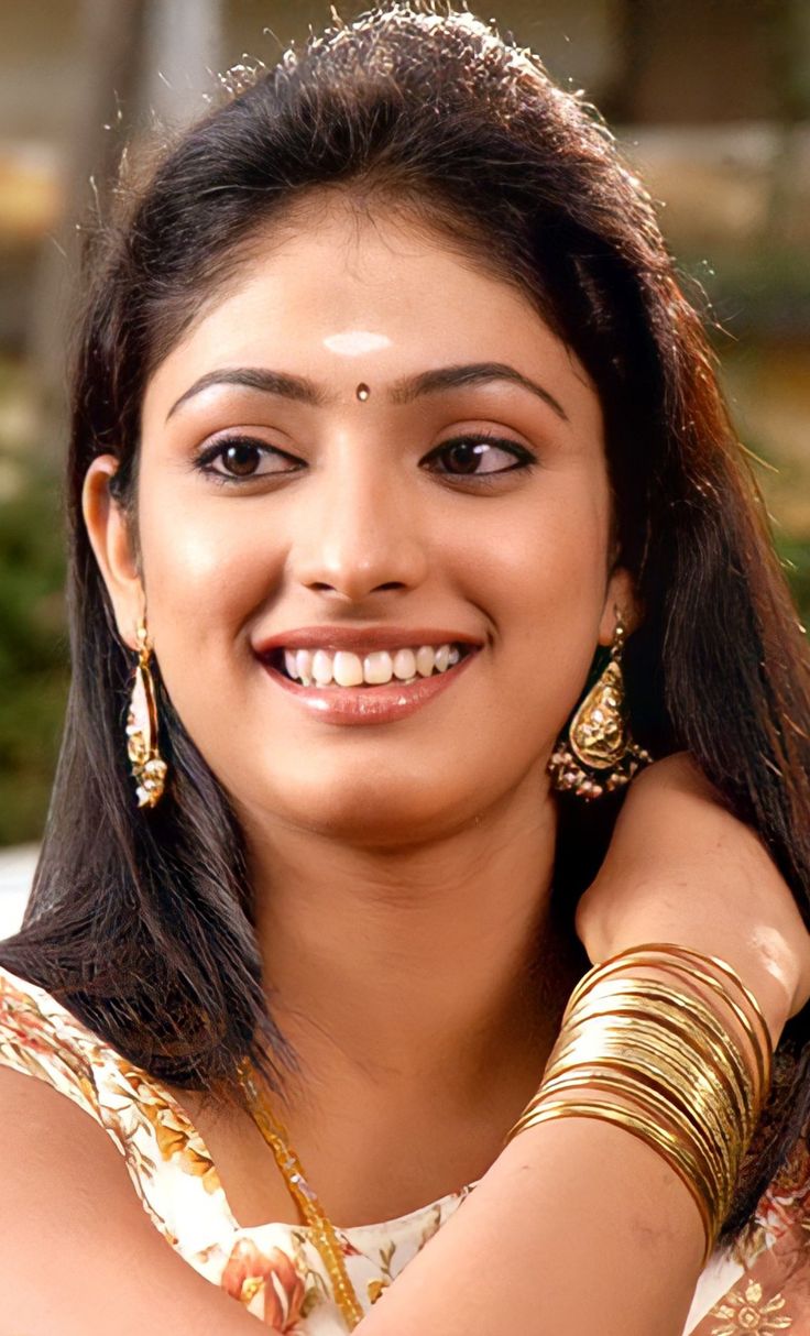 736x1214 Kannada actress Wallpaper Download