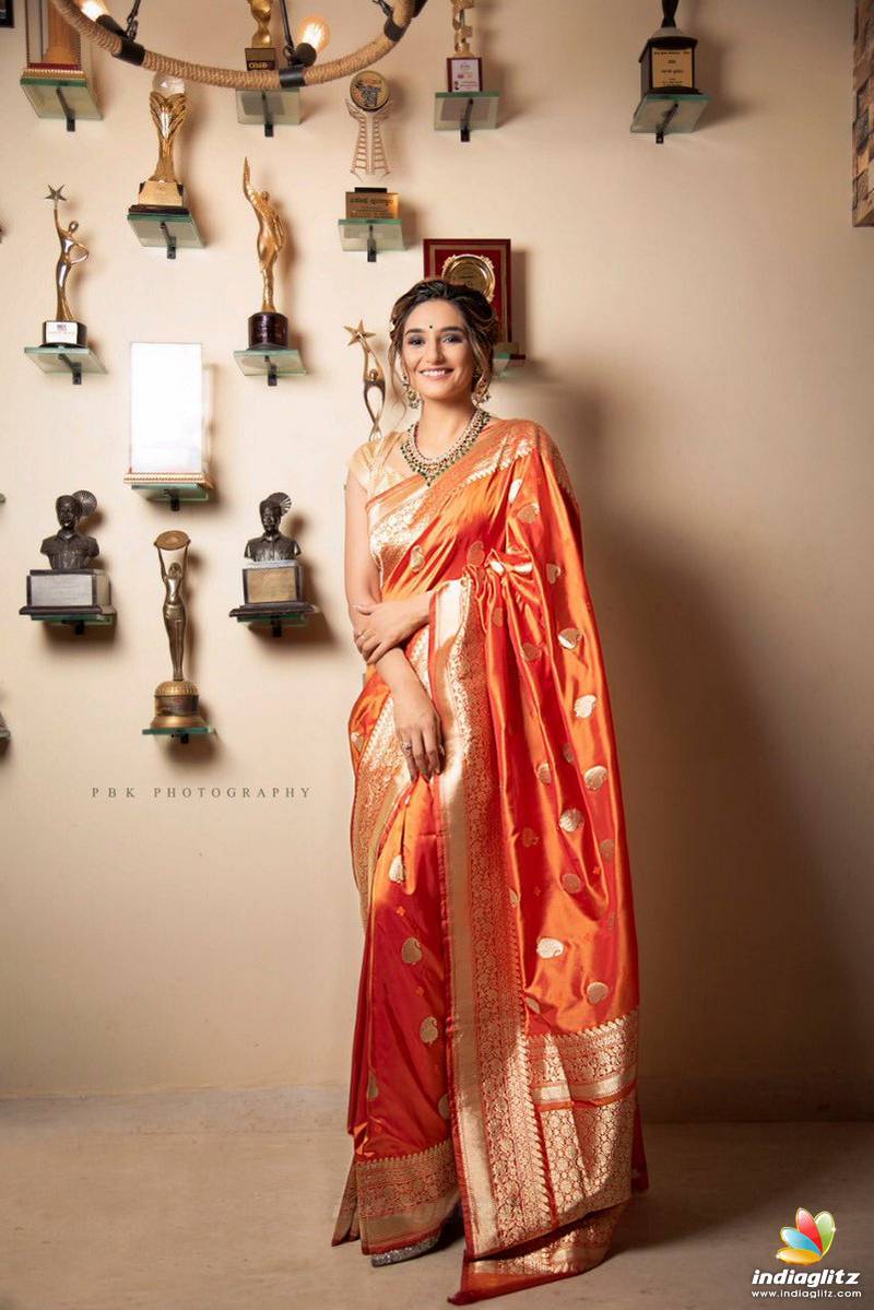800x1199 Ragini Dwivedi Photo Actress photo, image, gallery, stills and clips
