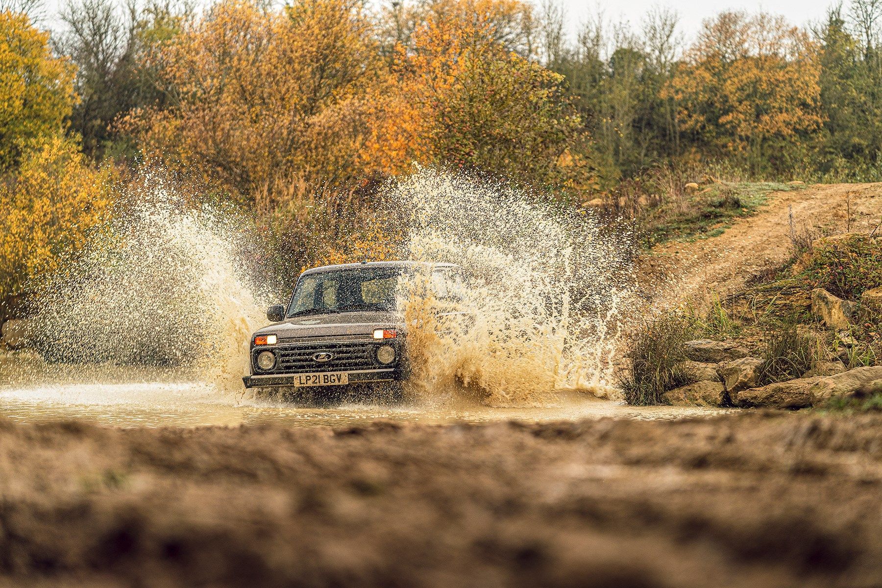 1800x1200 Morgan Plus Four CX T Vs Lada Niva: Kings Of The Stone Age
