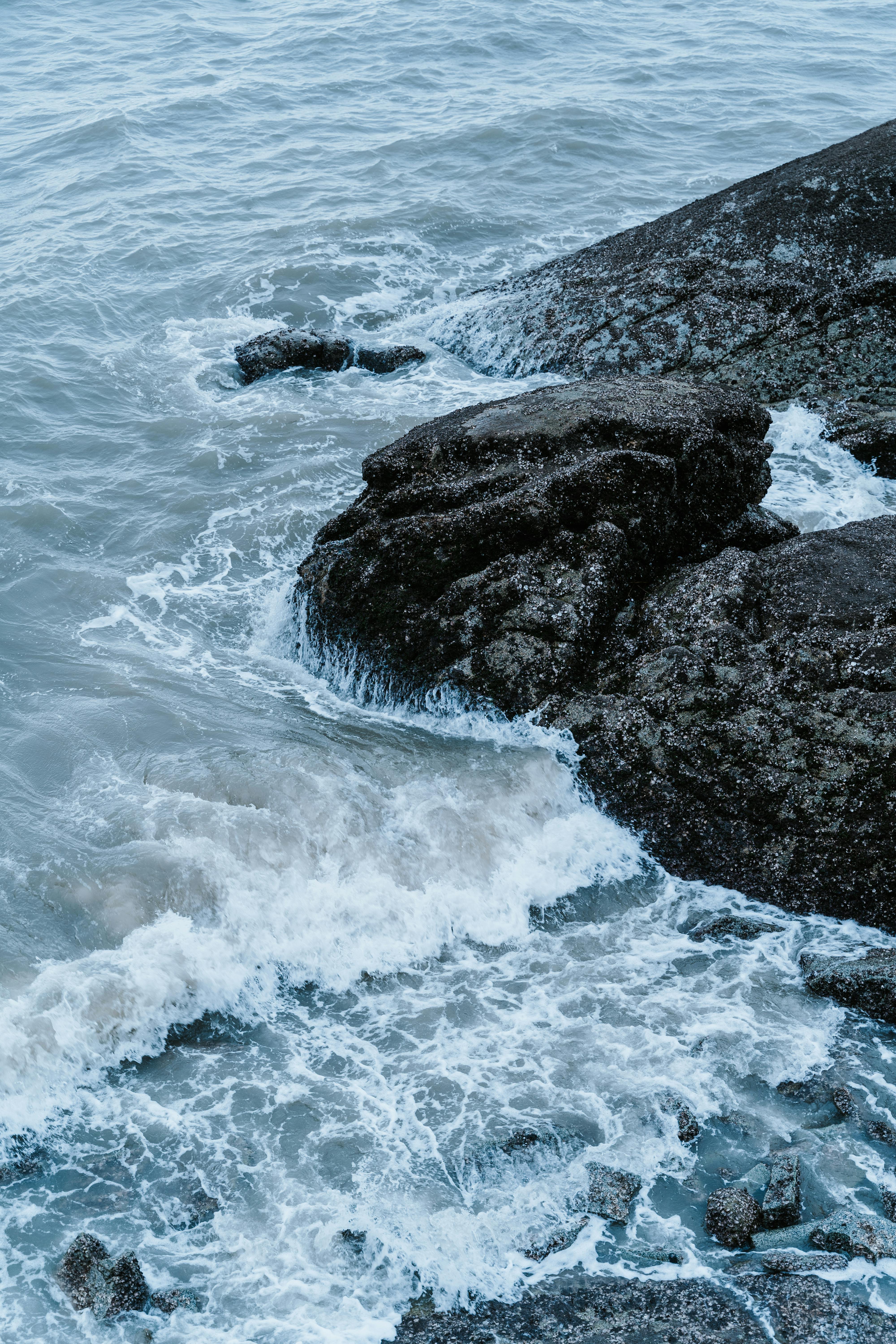 4000x6000 Sea Wave Splashing on Rocks on Beach · Free