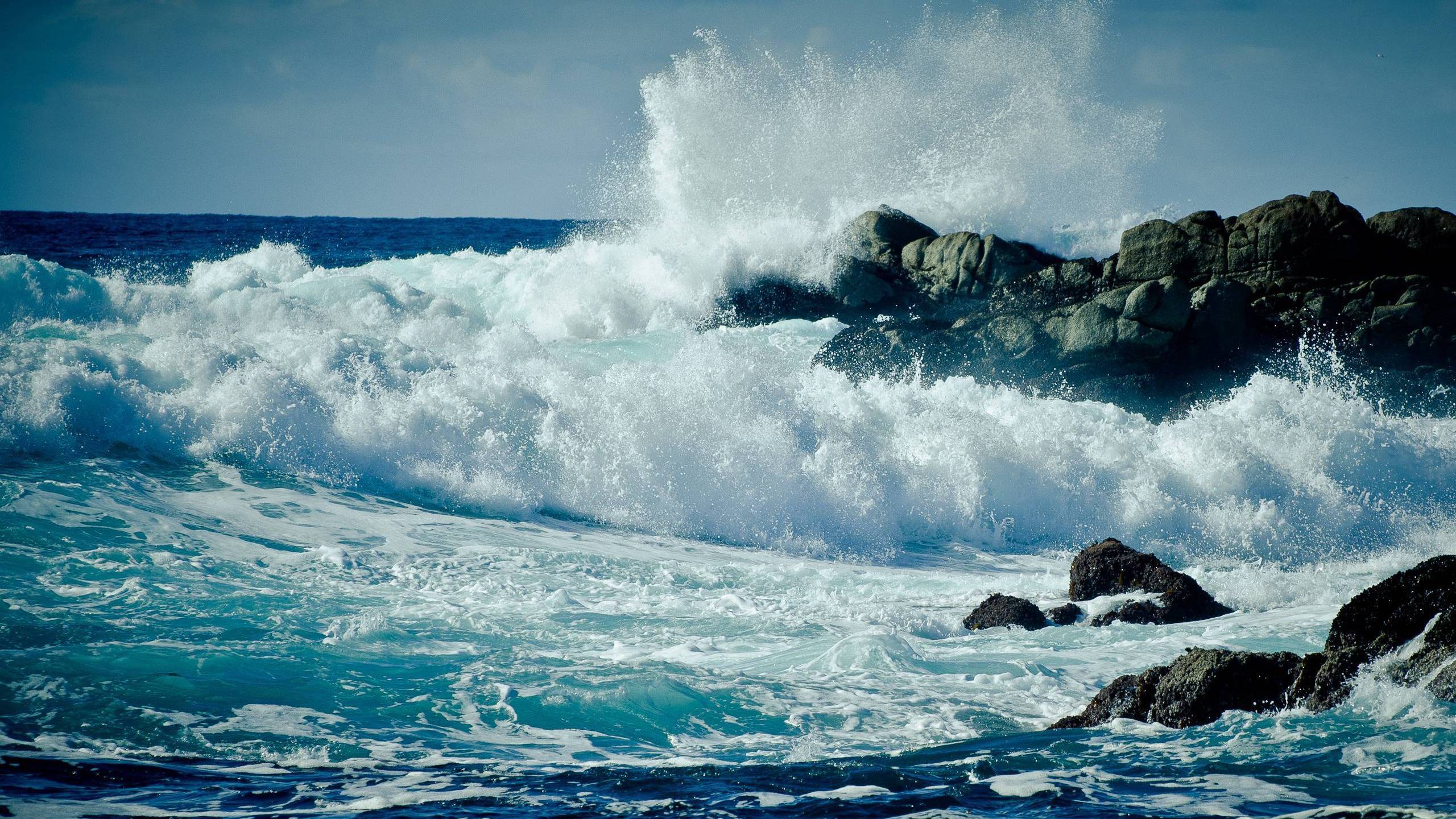2560x1440 Ocean Waves Rocks HD Wallpaper