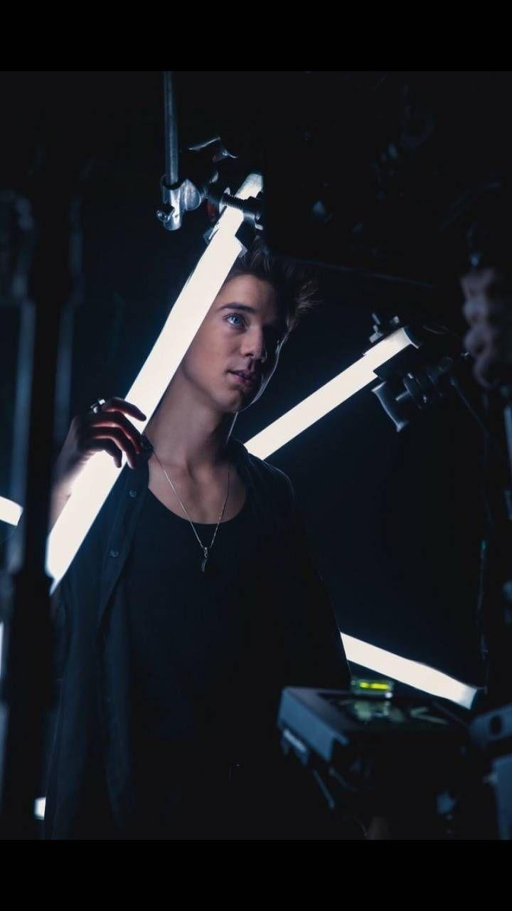 720x1280 Daniel Seavey wallpaper