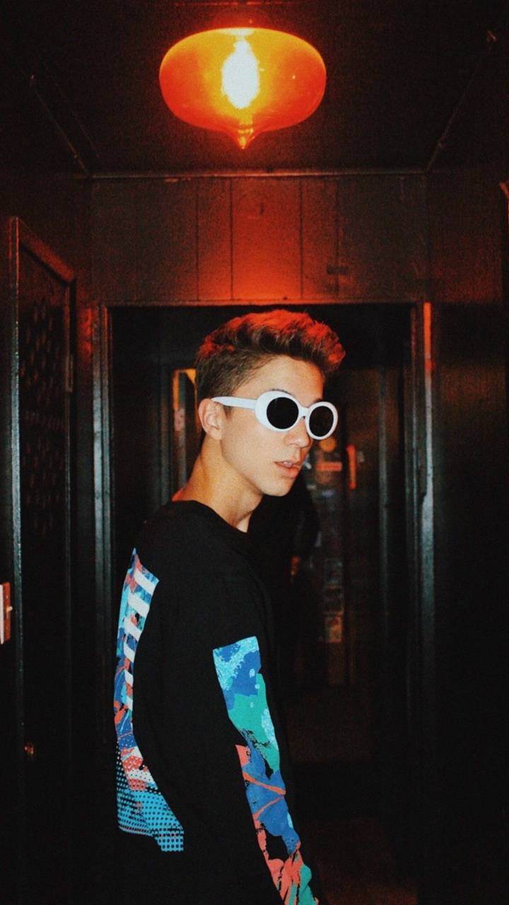 720x1280 Daniel Seavey wallpaper