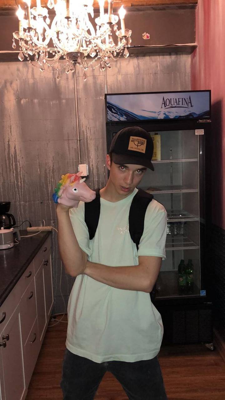 720x1280 Daniel Seavey wallpaper