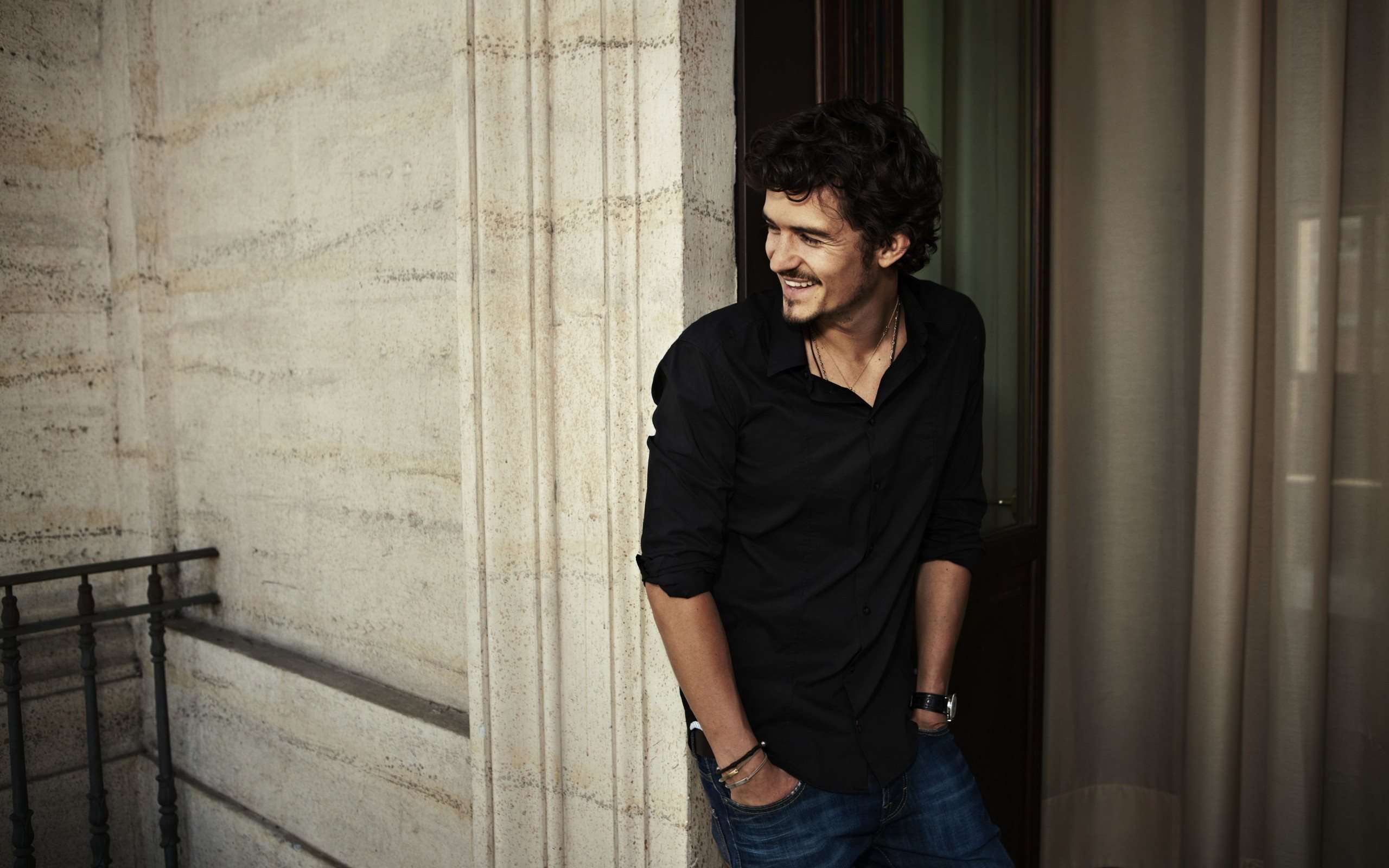 2560x1600 Orlando Bloom Wallpaper