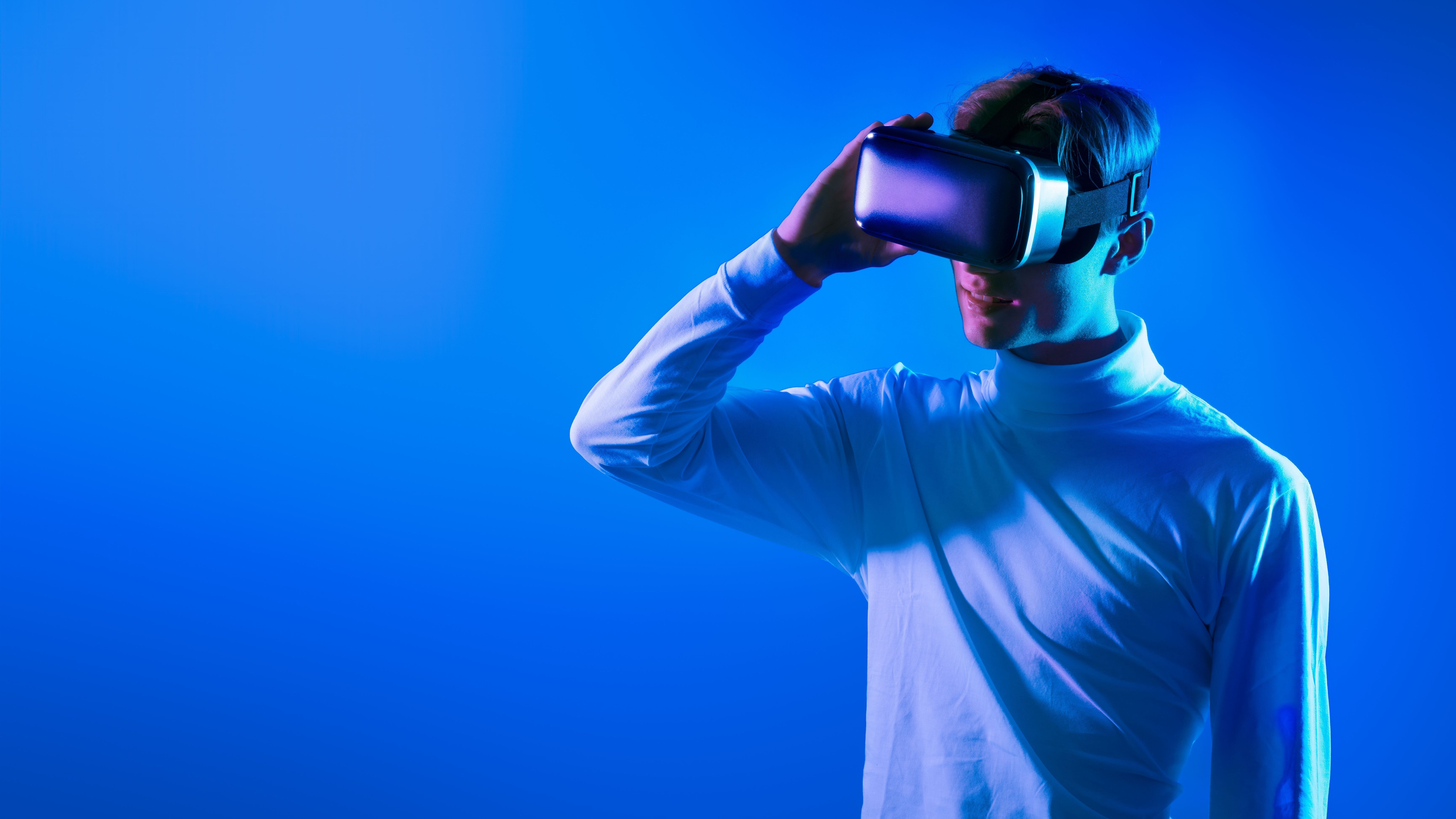 8192x4608 Spreadsheets in VR? Microsoft Office Launches on Meta Quest Headsets