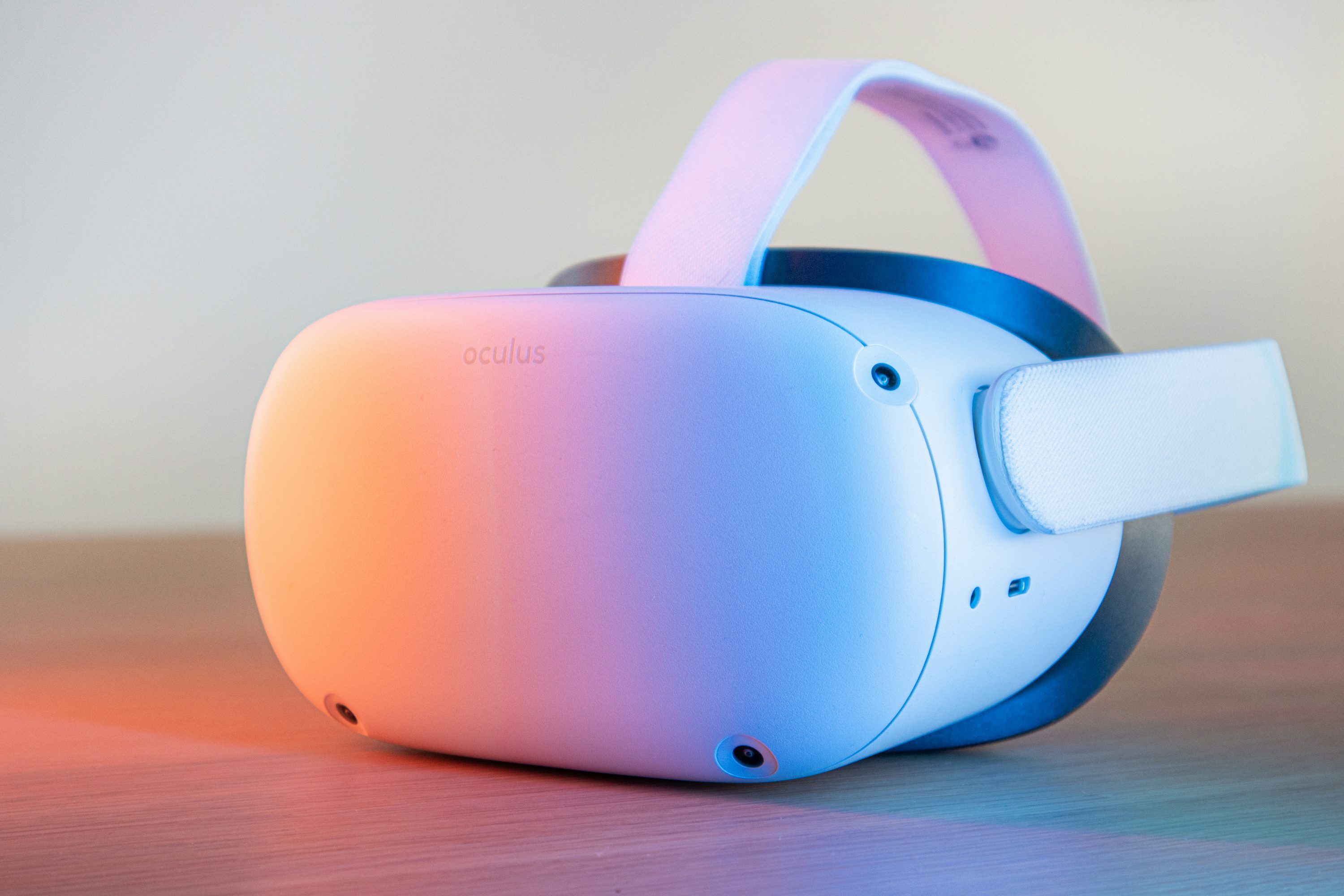 3000x2000 Pink and white vr goggles photo