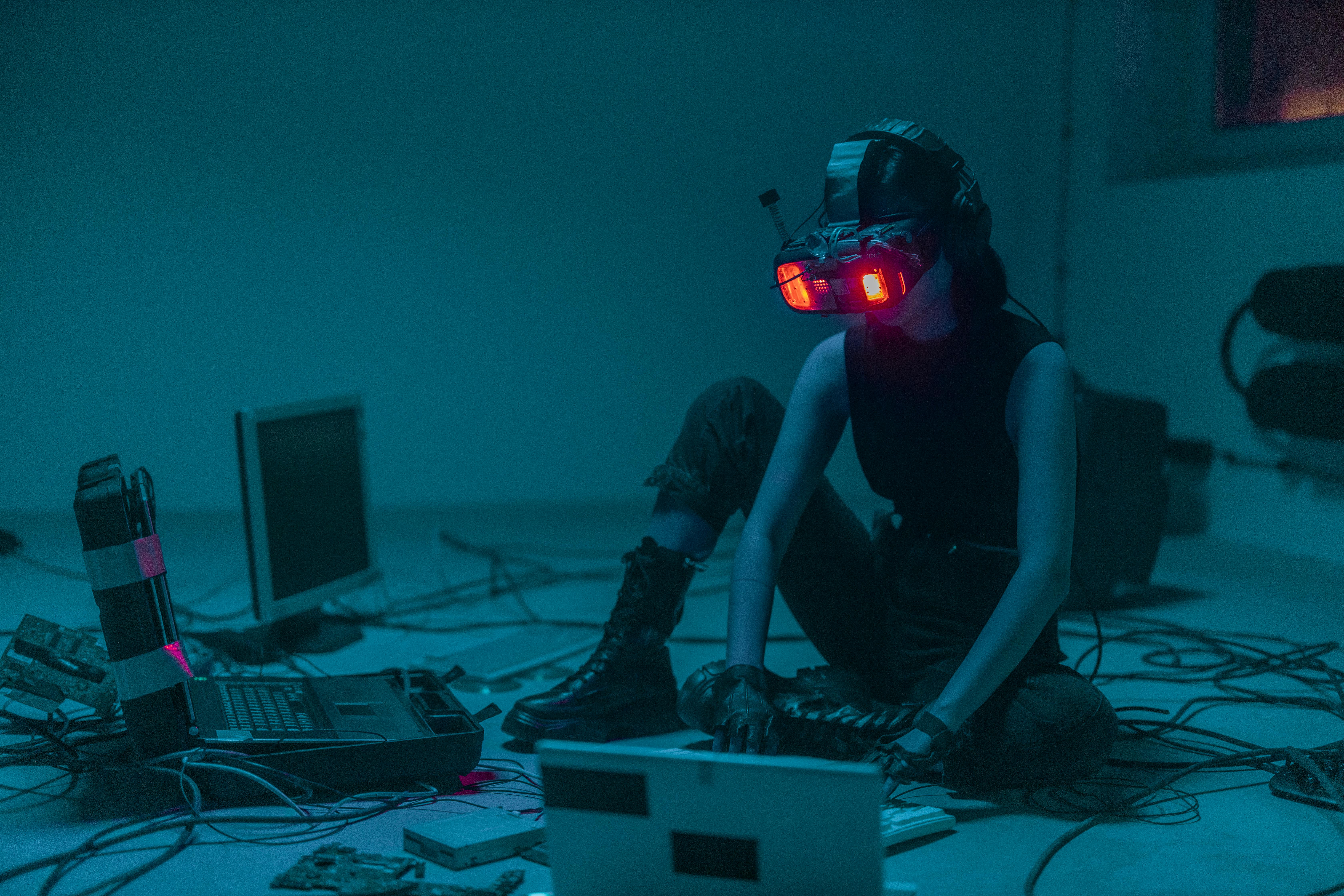 6720x4480 A Person Sitting on the Floor with Vr Goggles Using a Computer · Free