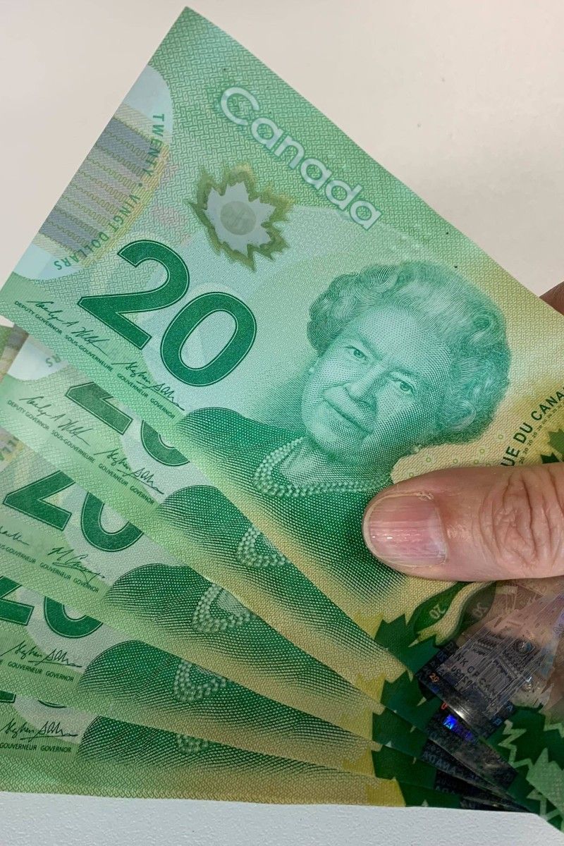 800x1200 From Canada to Fiji, Queen Elizabeth is featured on several currencies