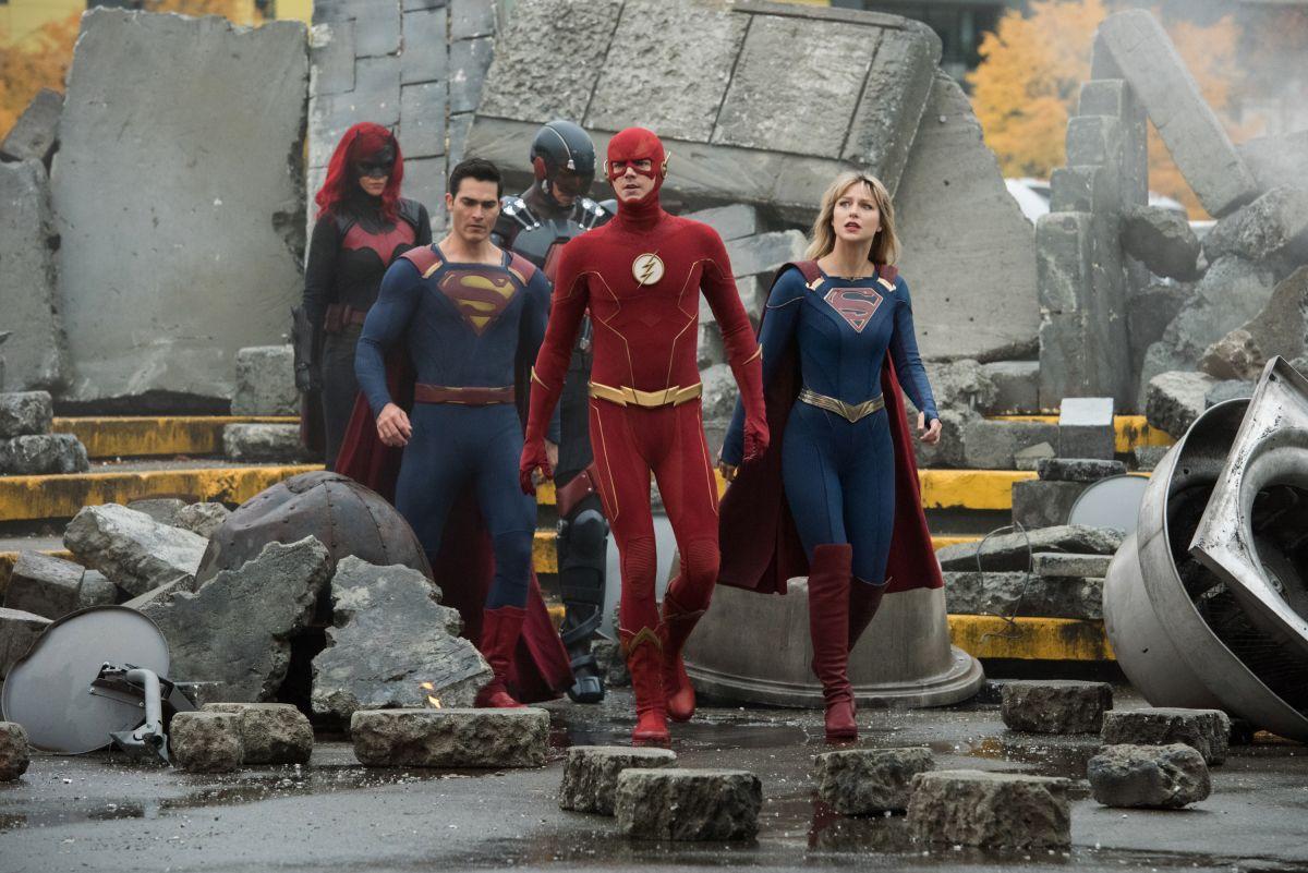 1200x801 Crisis on Infinite Earths Image Reveal Big Crossovers