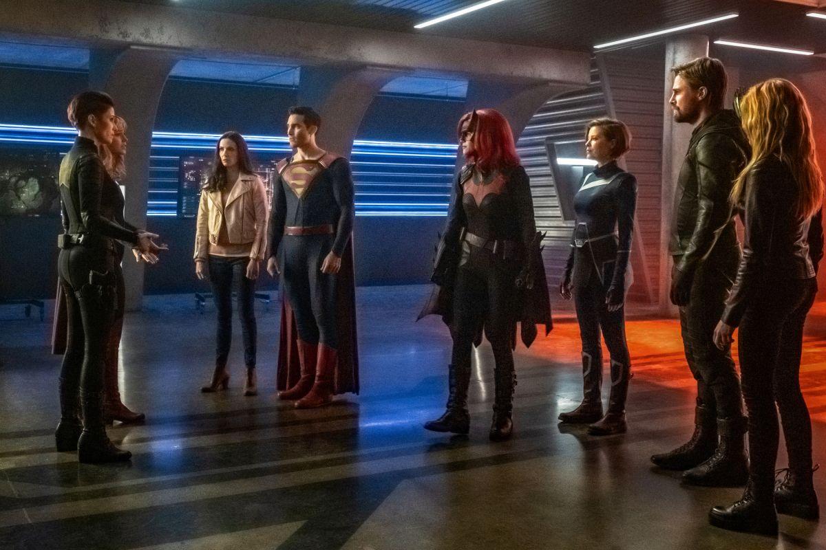 1200x800 Crisis on Infinite Earths Image Reveal Big Crossovers