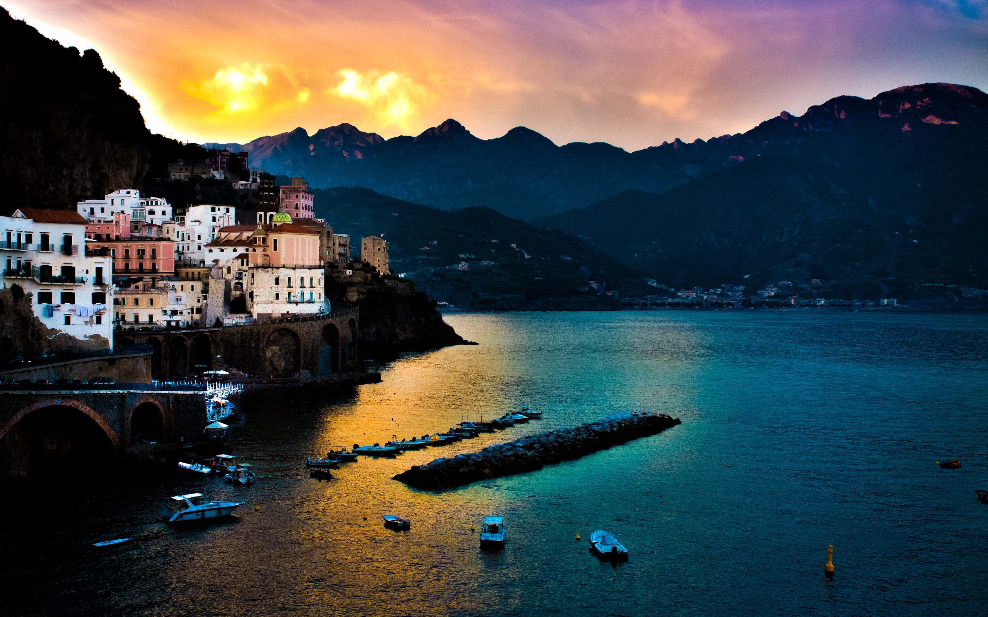 3840x2400 Italian Village Sunset Wallpaper