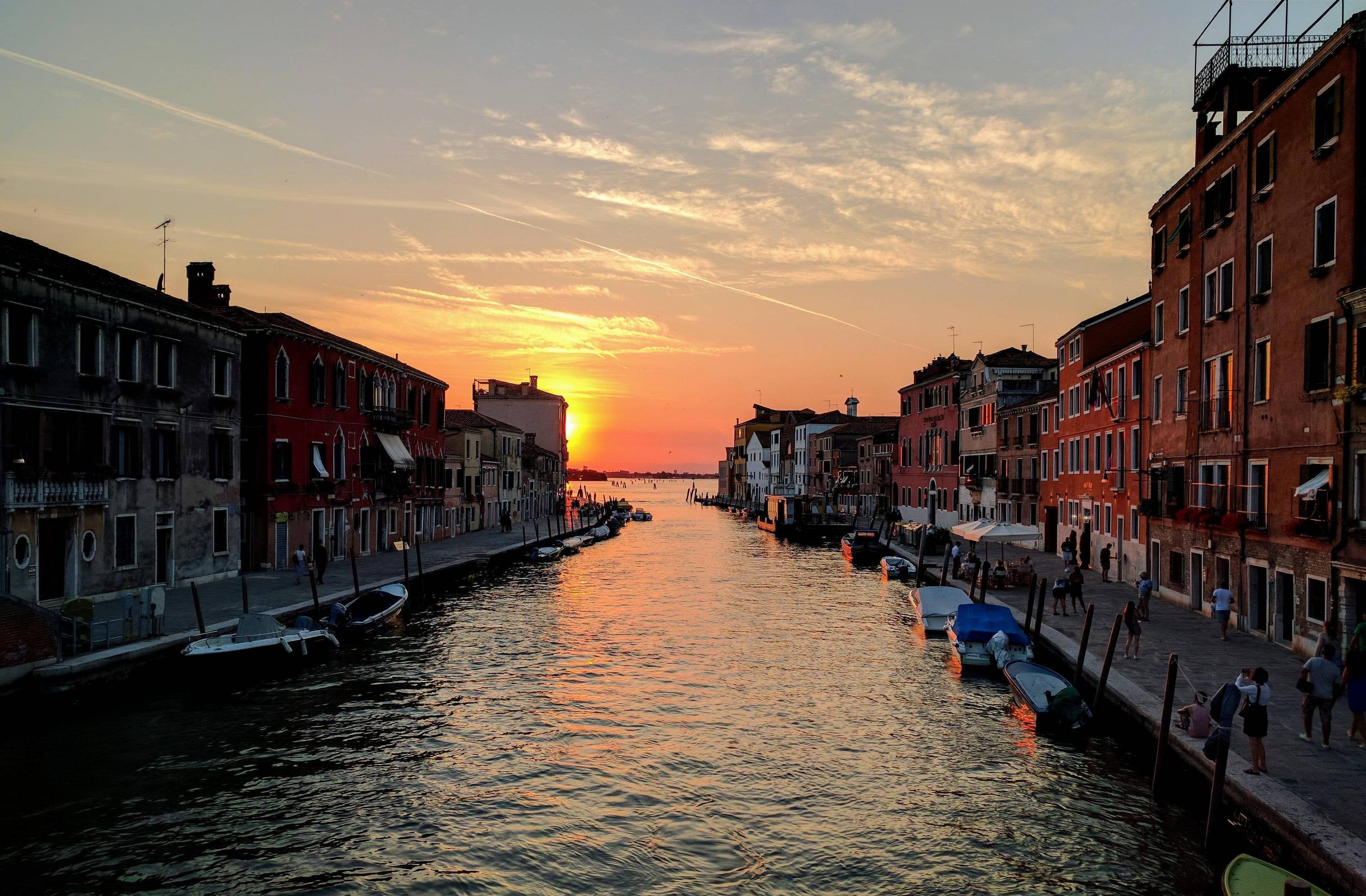 3226x2116 Visiting Venice at the moment. Have another sunset picture