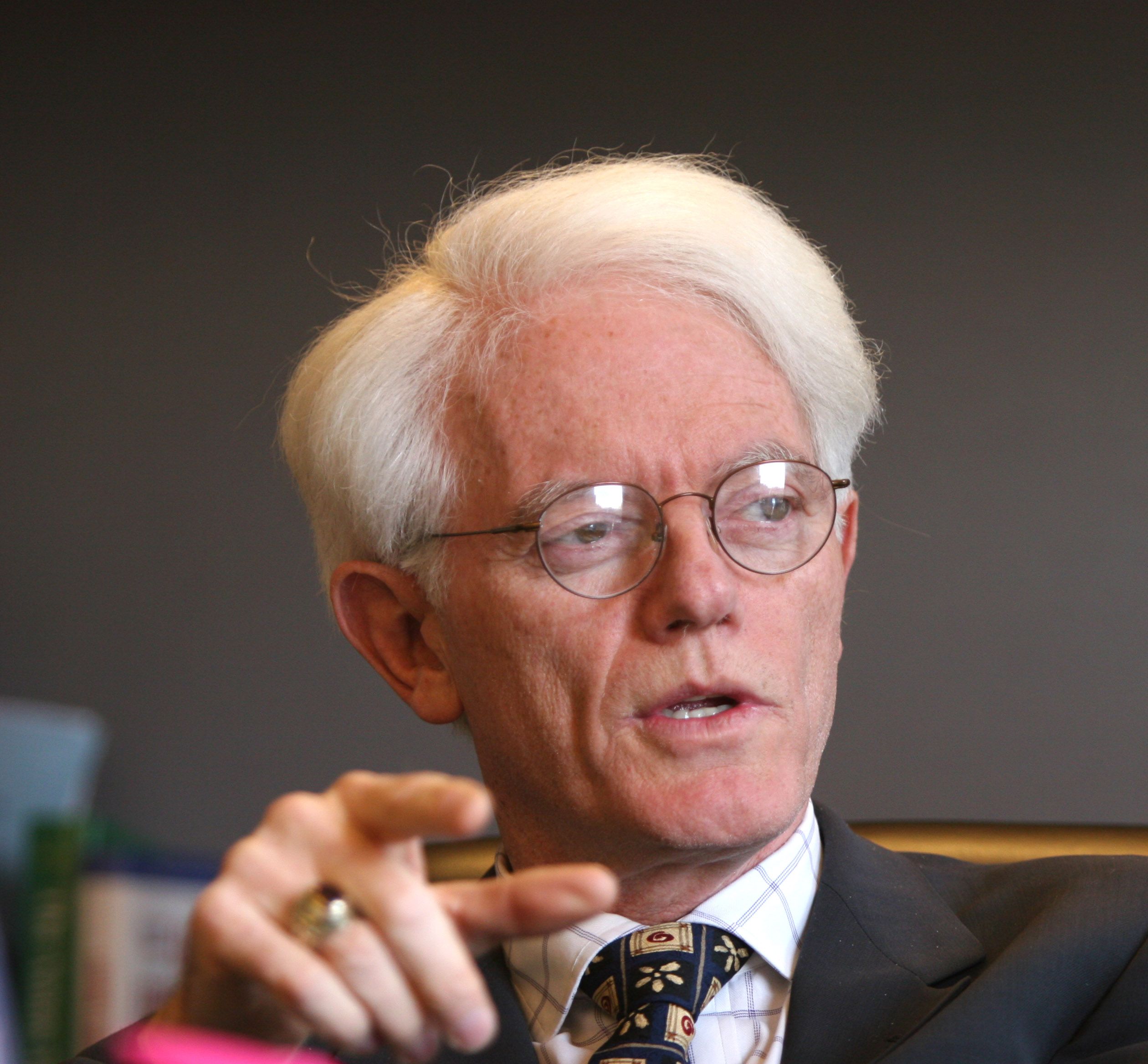 2520x2336 Peter Lynch
