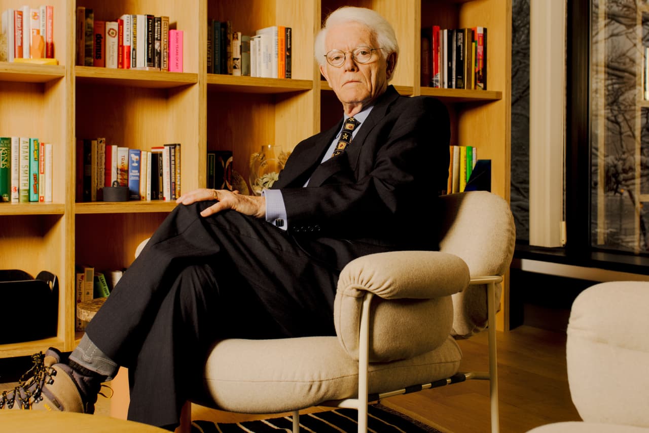 1280x853 Master Stockpicker Peter Lynch: If You Only Invest in an Index, You'll Never Beat It