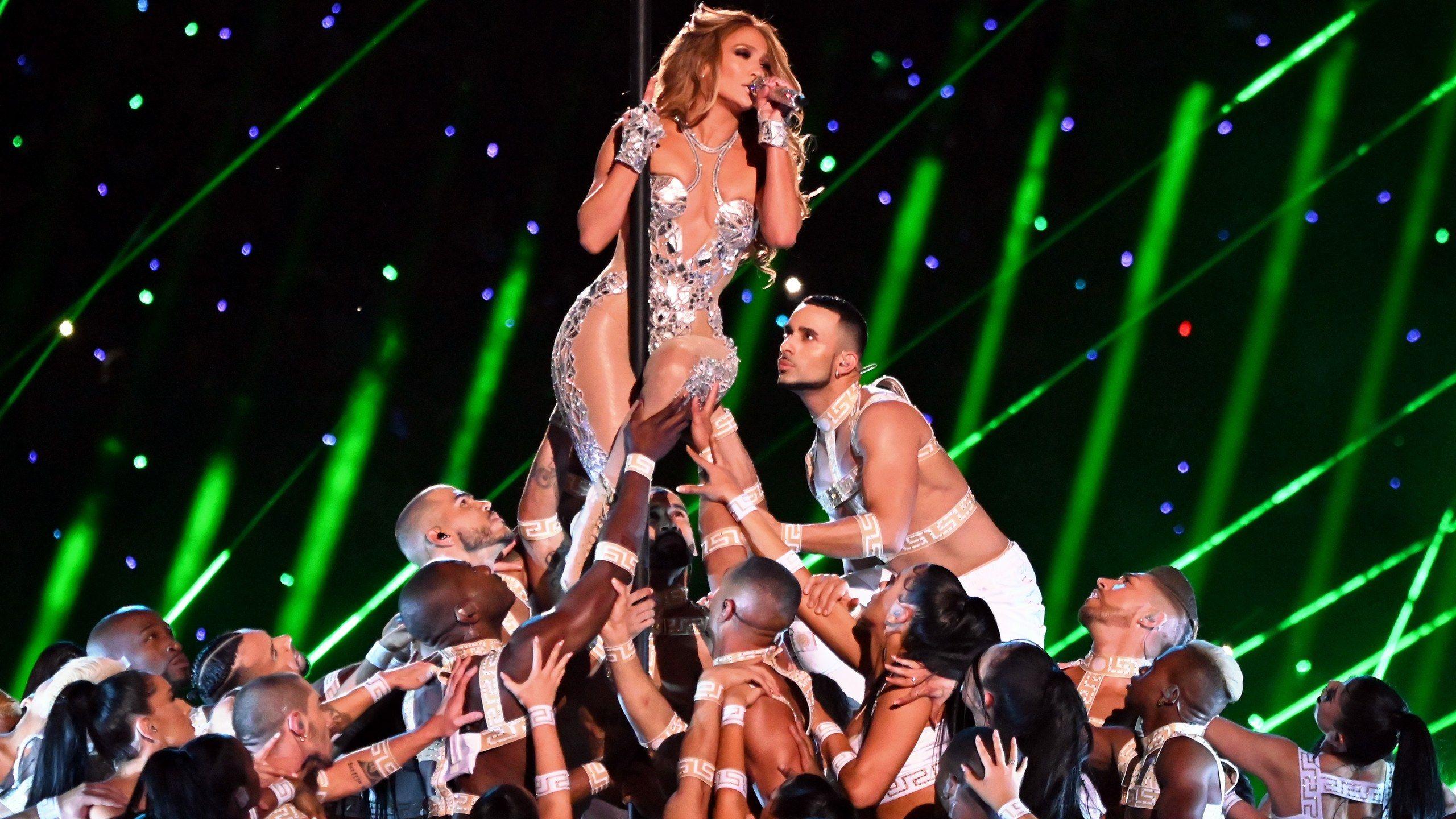 2560x1440 Jennifer Lopez's Super Bowl Halftime Show to the Oscars: Snub This