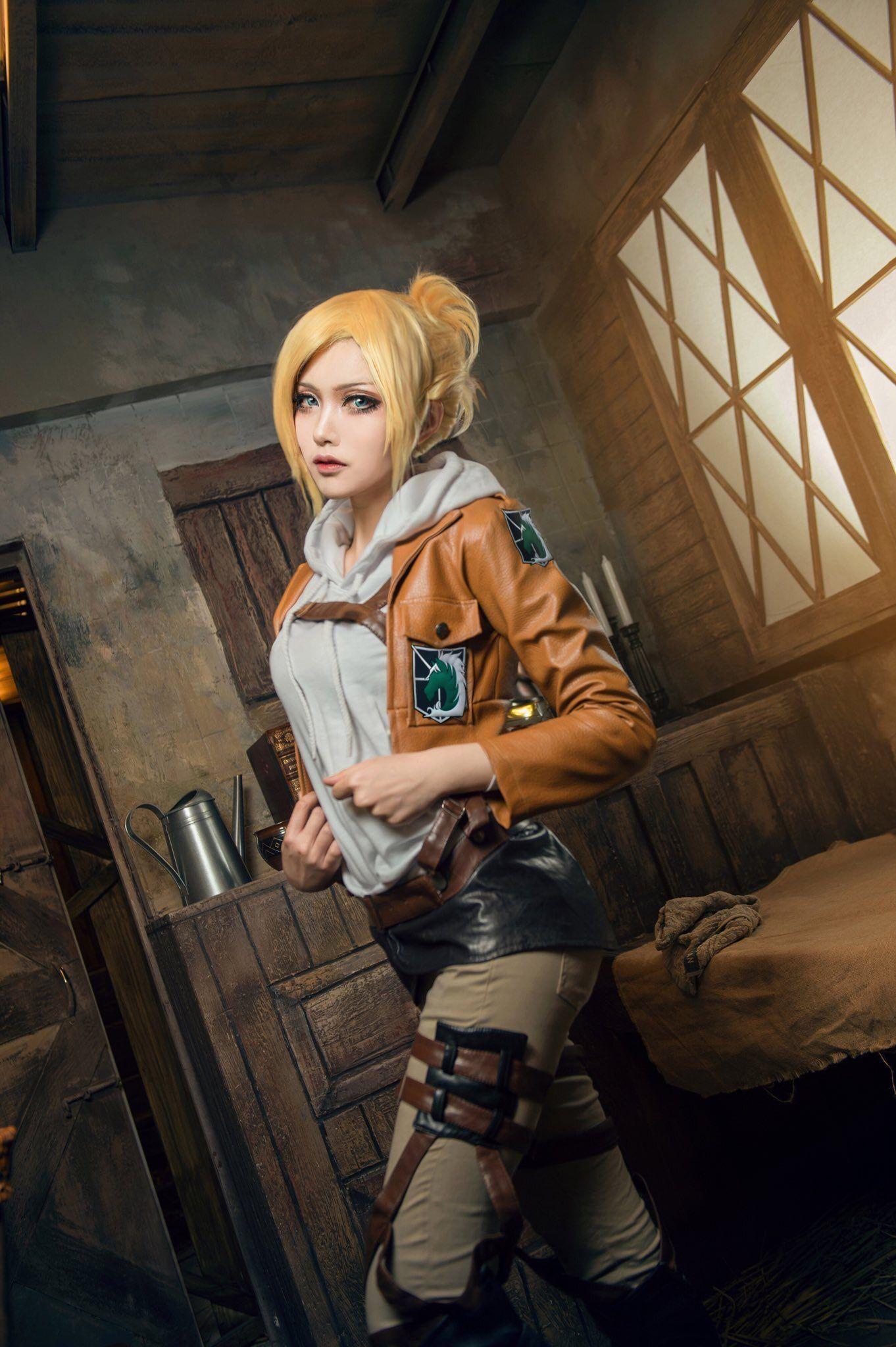 1362x2048 Load 40 More Imagegrid View On Titan Annie Leonhart