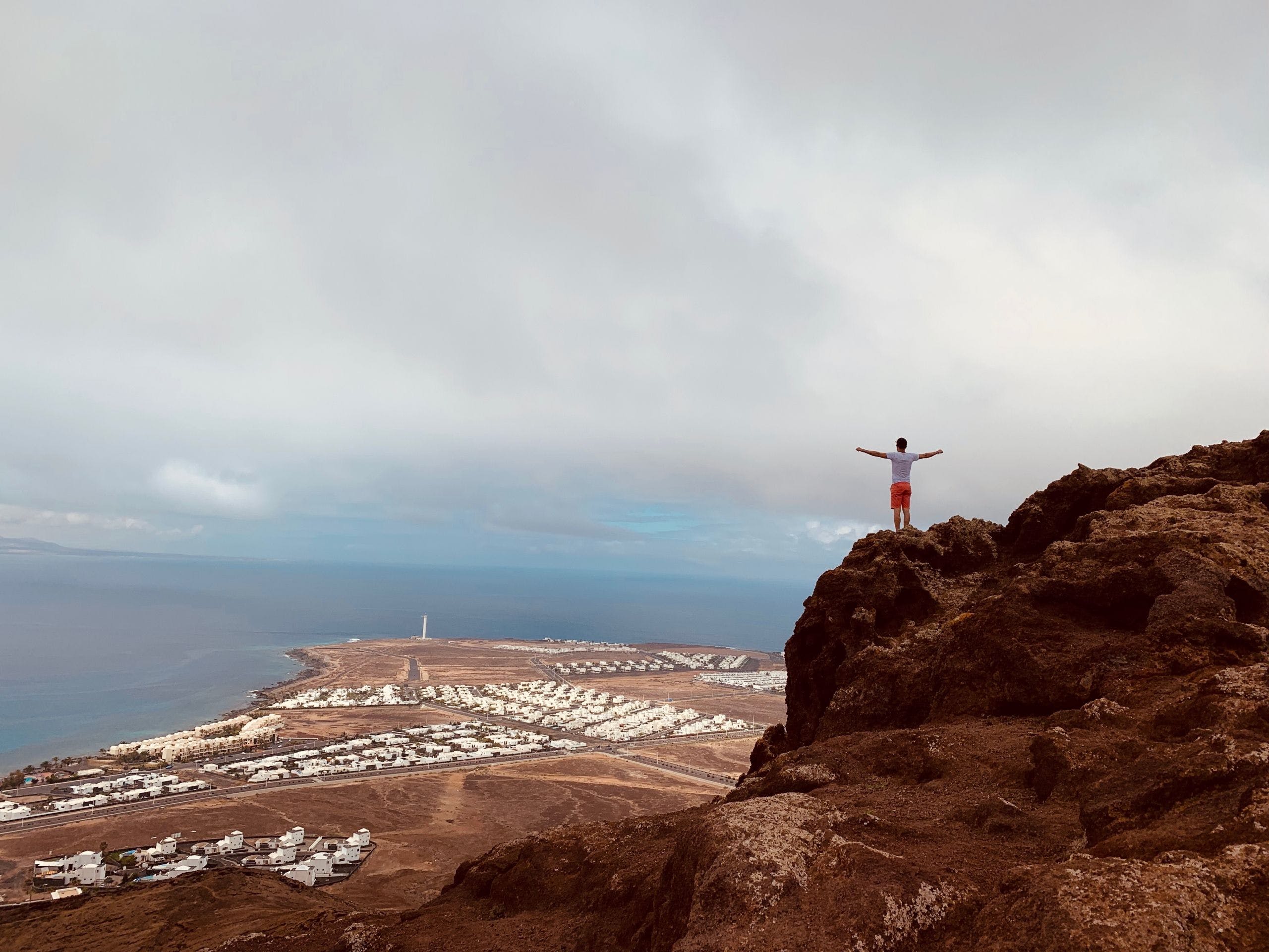 2560x1920 HD Montana Roja Lanzarote Wallpaper