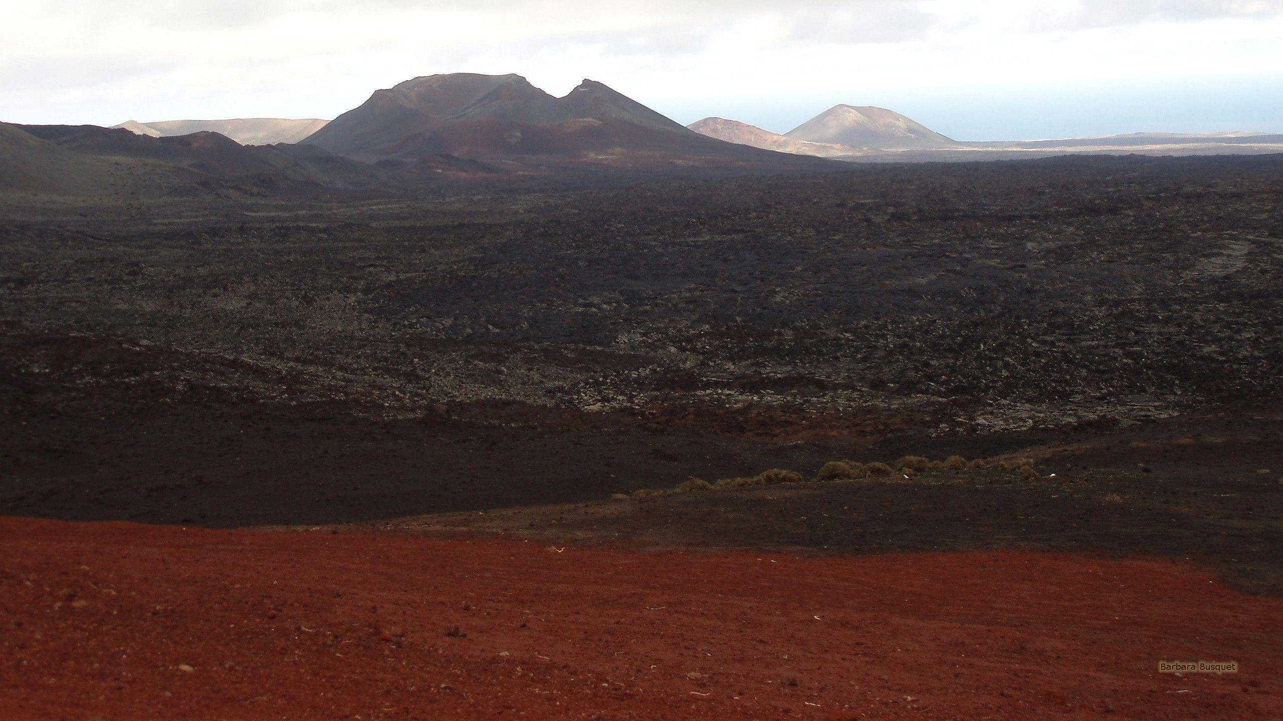 2560x1440 Lava landscape on Lanzarote HD Wallpaper