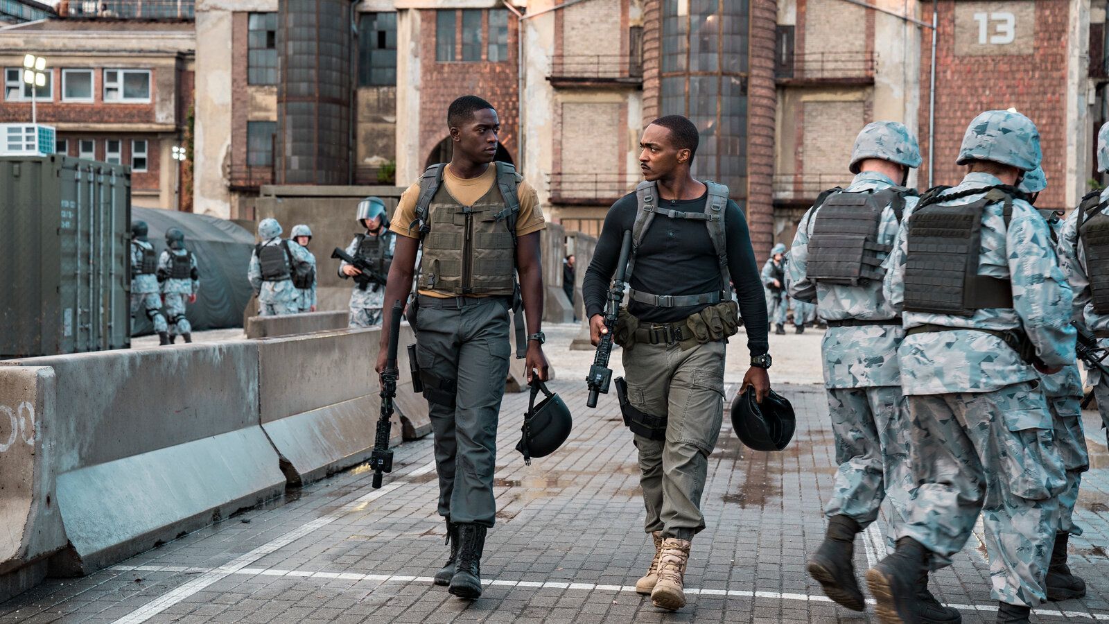 1600x900 Outside The Wire (2021) Netflix Wallpaper