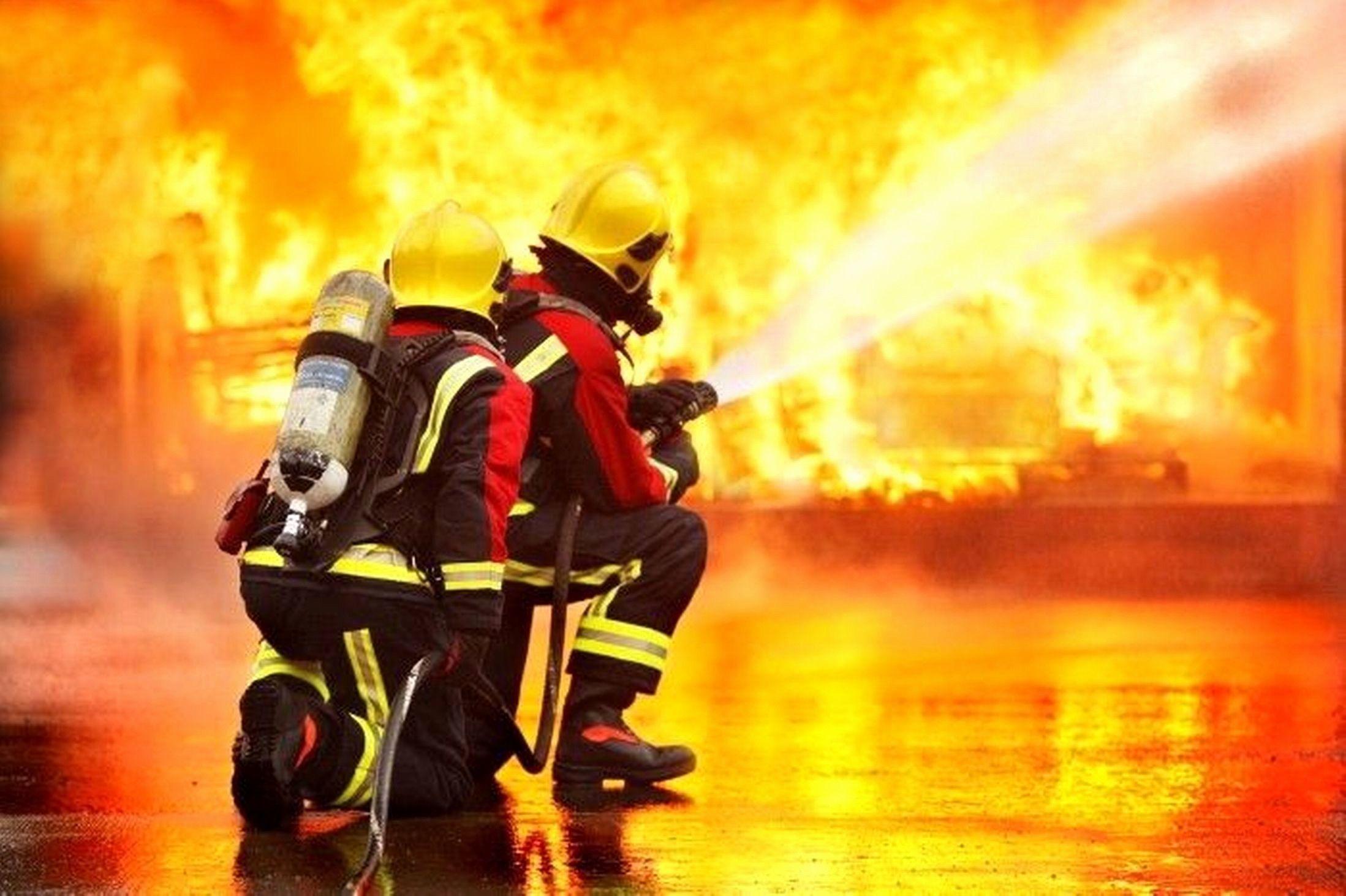 2197x1463 Firefighter Desktop Wallpaper