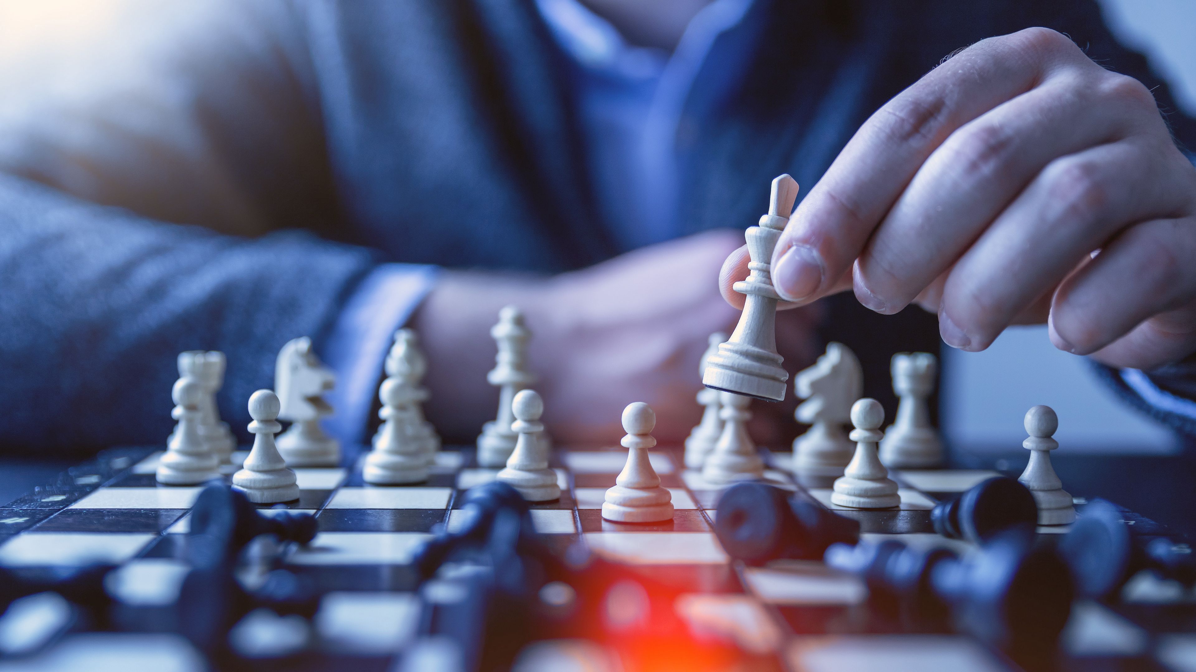 3840x2160 Chess Pawn Queen Tactics 4K HD Wallpaper