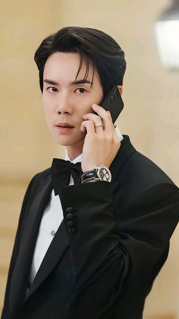 736x1308 Yoo Yeon Seok as Baek Saeon. When the Phone Rings (2024). 지금 거신 전화는