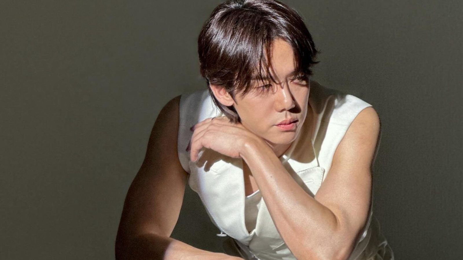 1600x900 Yoo Yeon Seok Relationships: Is The K Drama Heartthrob Single?
