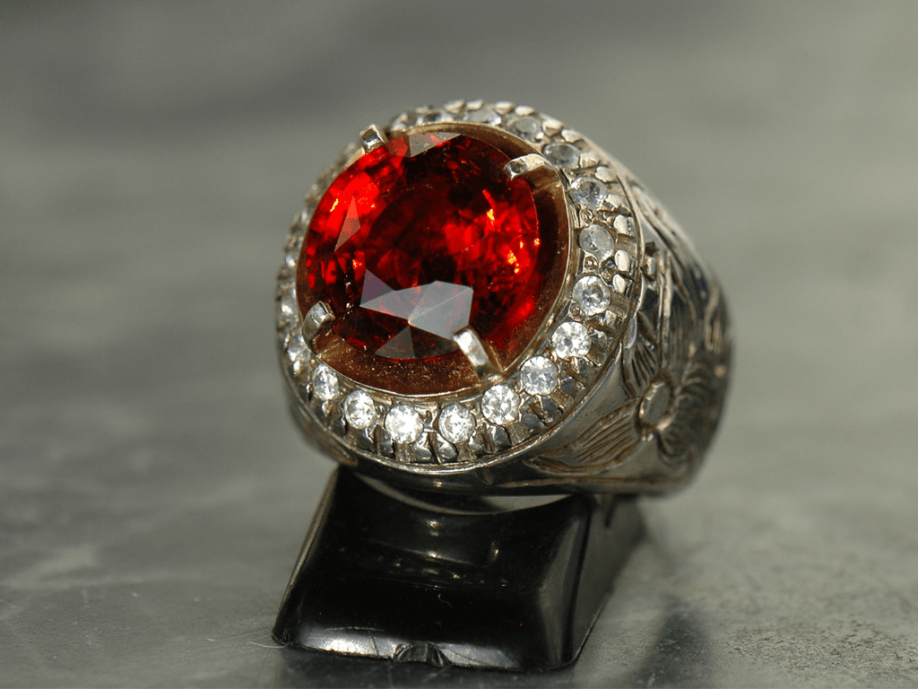 1024x768 Garnet Stone