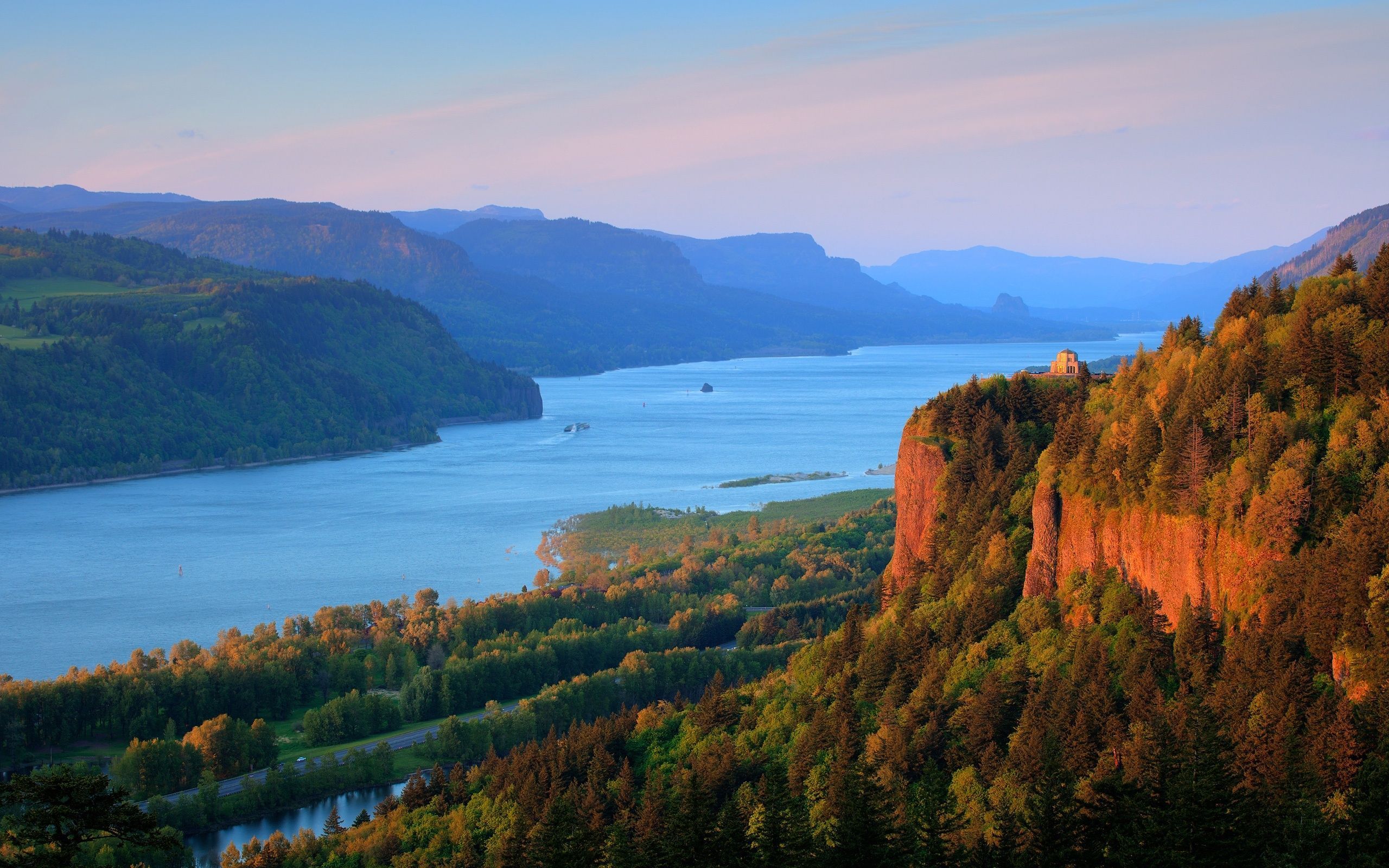 2560x1600 The Columbia River Wallpaper