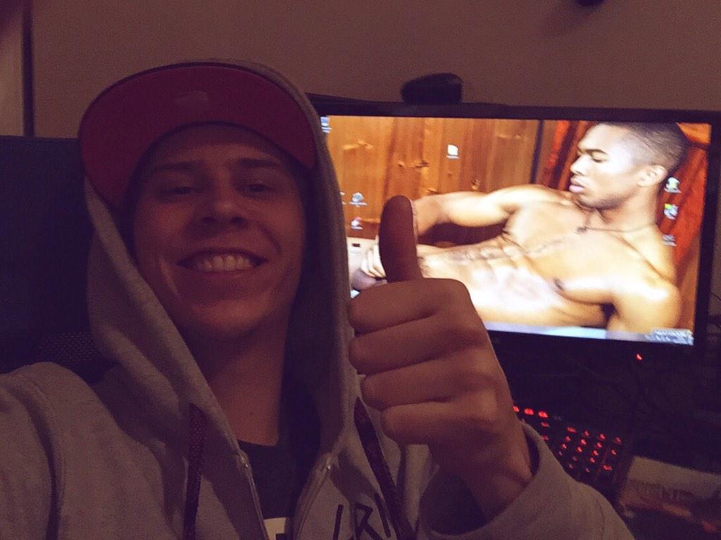 1024x768 elrubius su Twitter: Mangel esta fuera y se ha dejado el PC