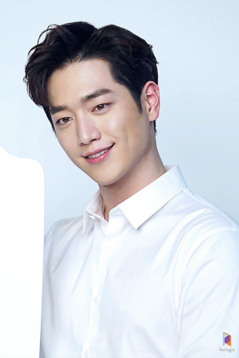 800x1200 Seo Kang Joon International Benz Behind