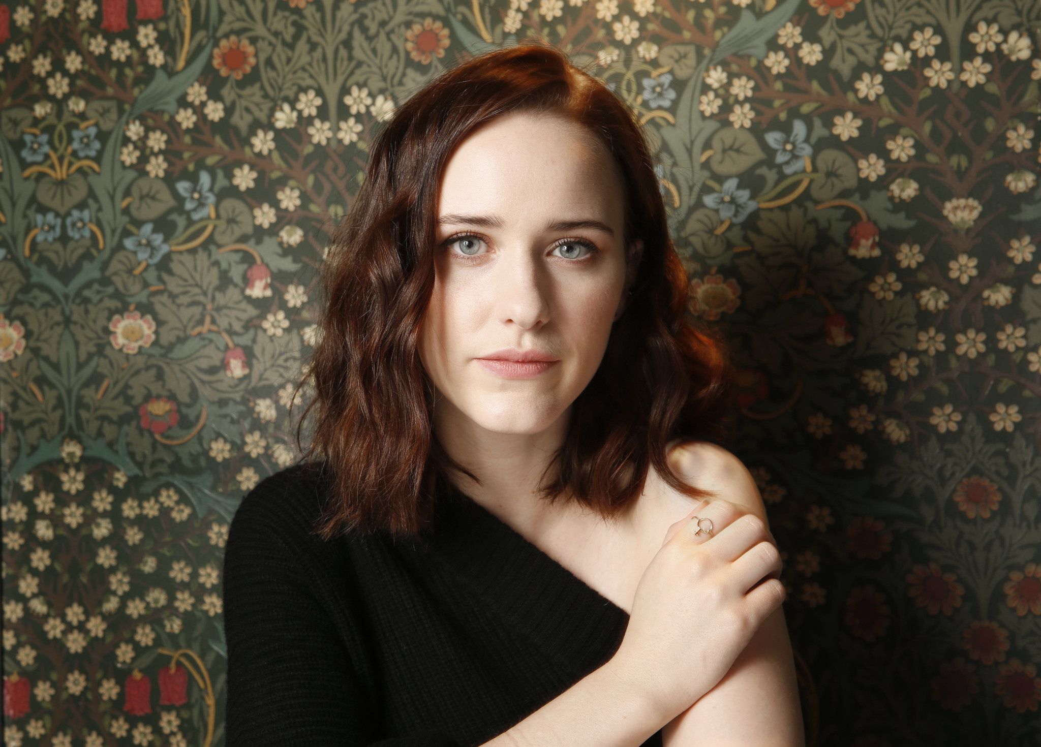 2048x1470 Rachel Brosnahan Wallpaper