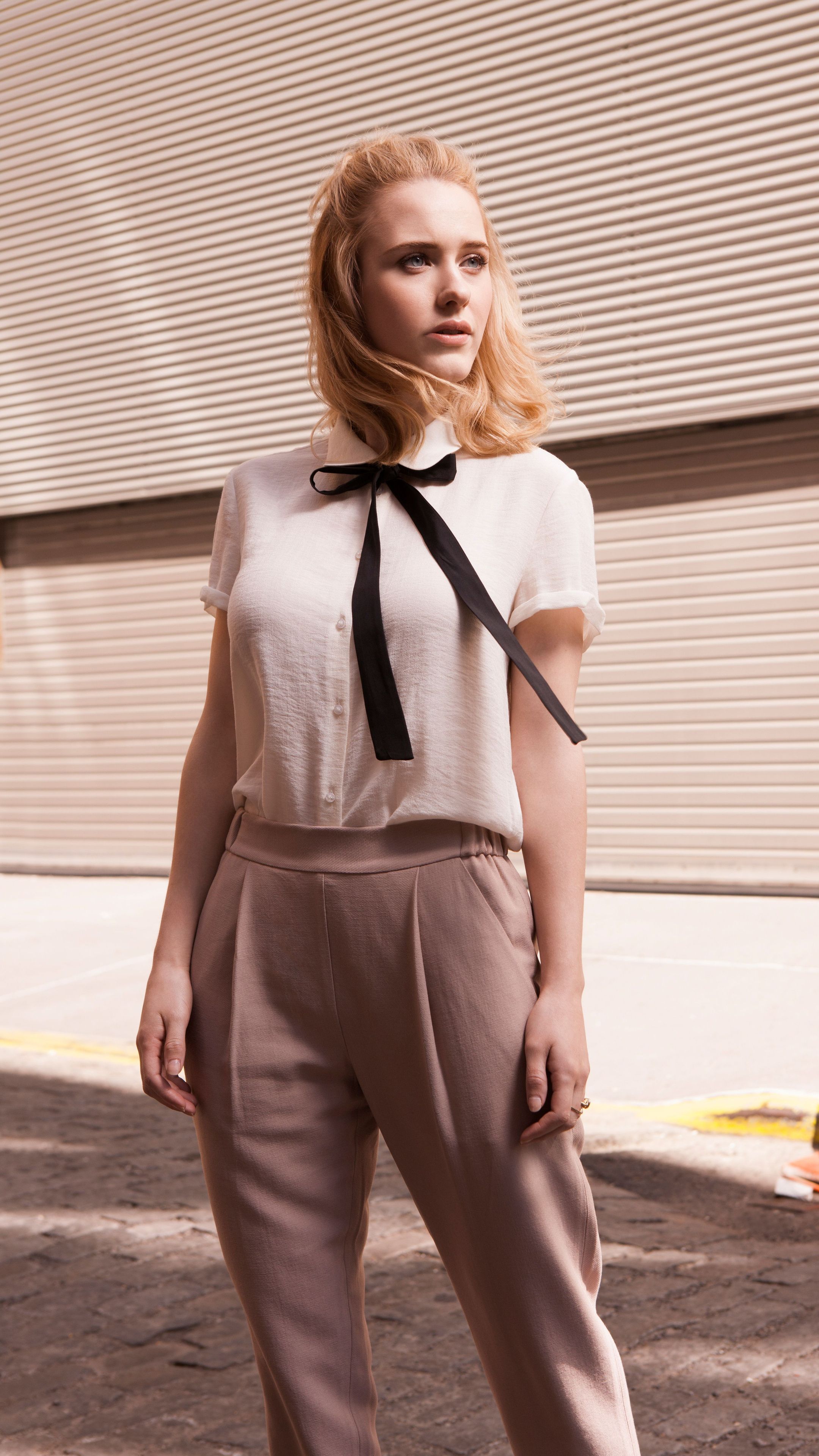 2160x3840 Rachel Brosnahan Wallpaper