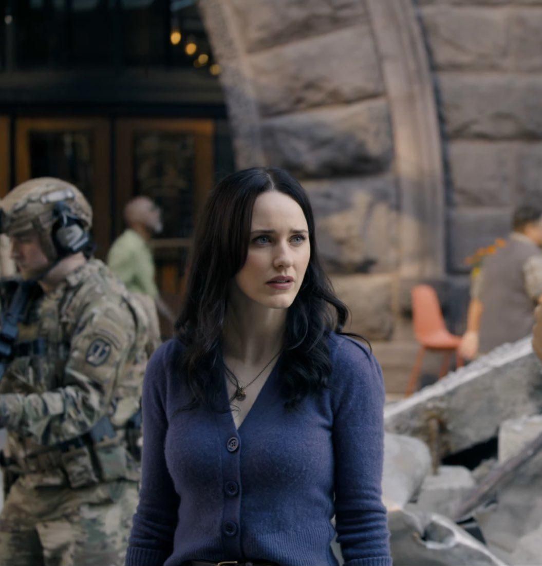 1055x1102 New Look At Rachel Brosnahan : R DCU_