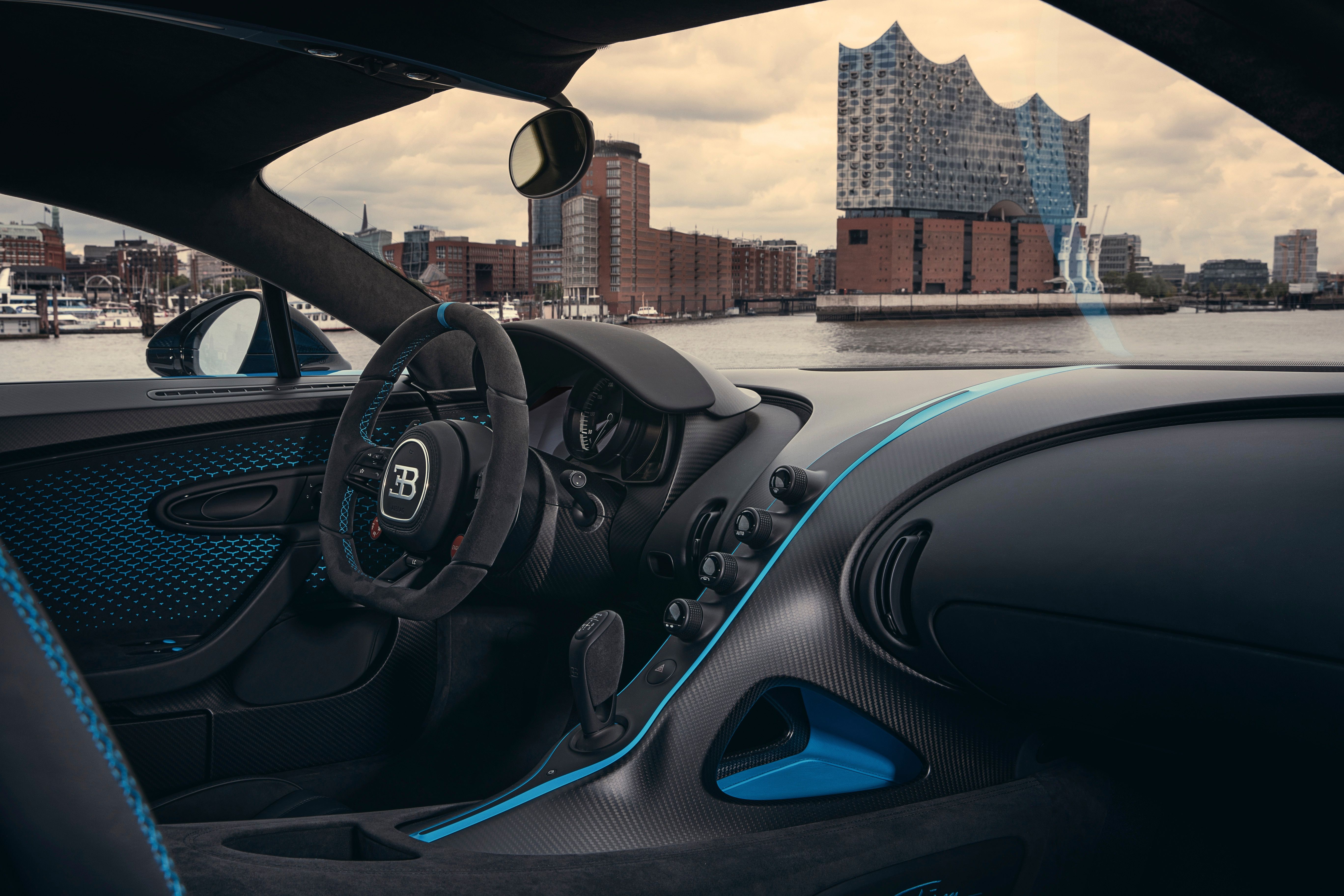 5472x3648 Exclusive European roadshow leads the Chiron Pur Sport to Hamburg