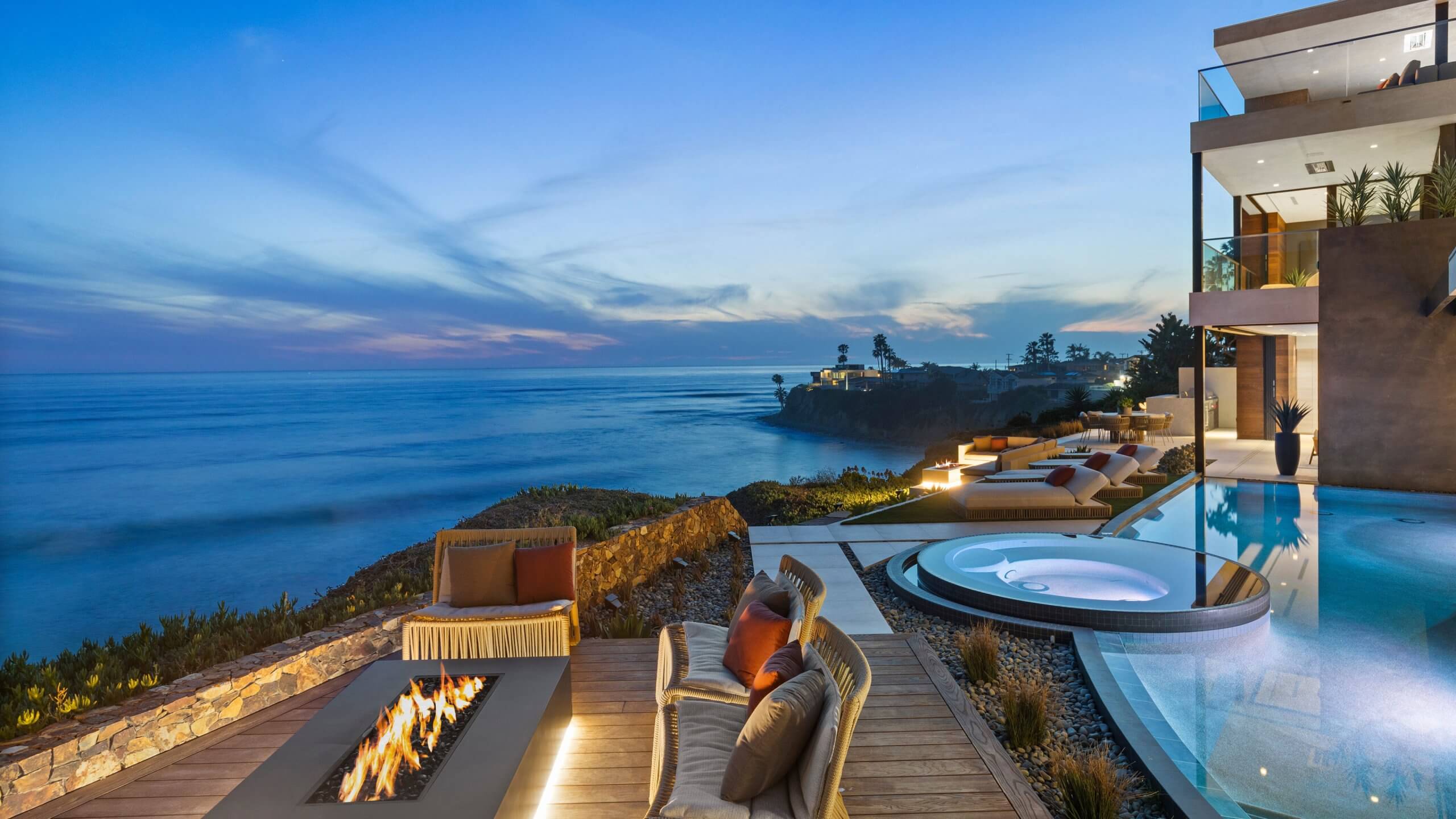 2560x1440 The Billionaires Collecting the World's Most Extravagant Homes