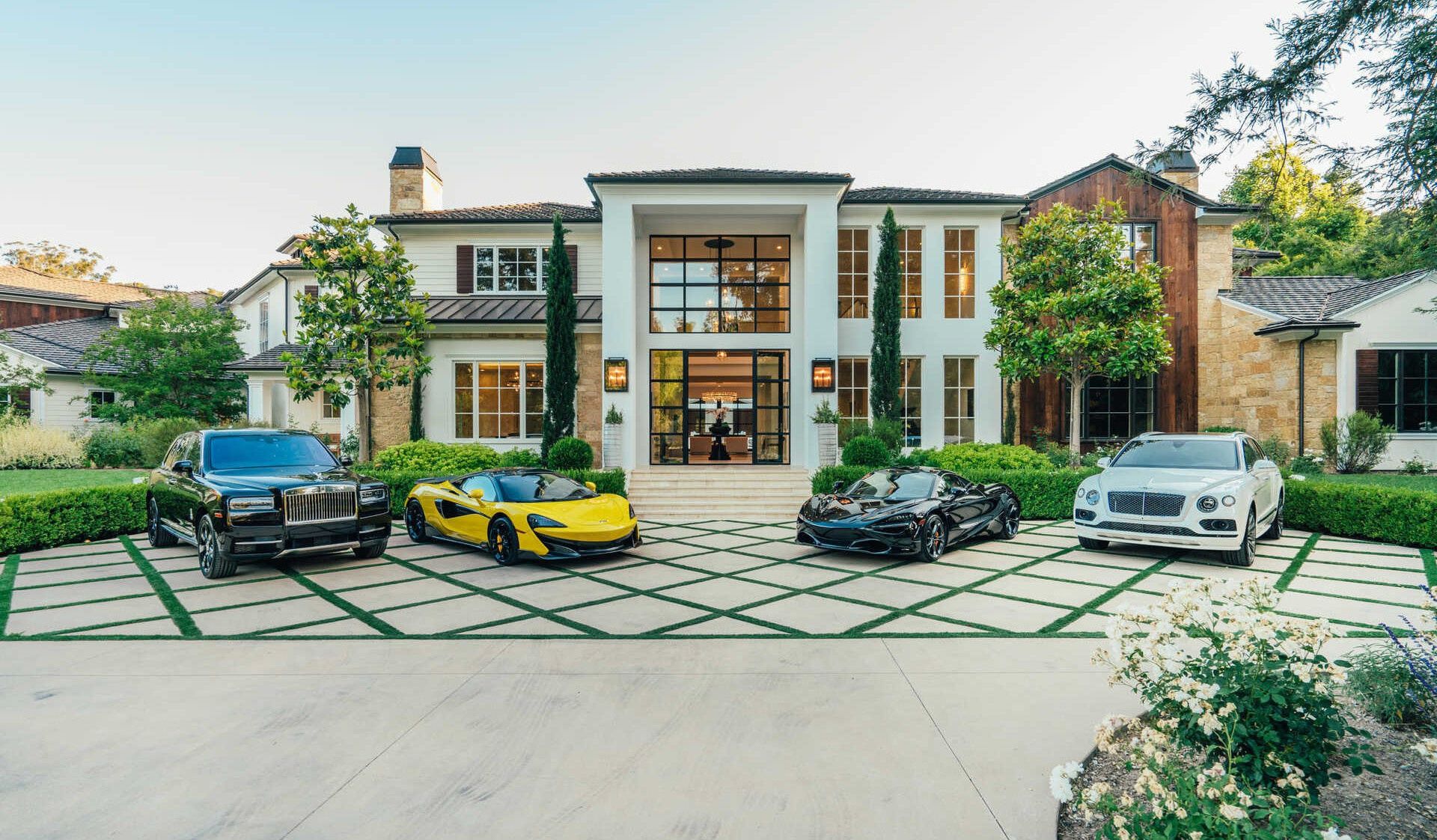 1920x1123 Wallpaper the city, Villa, architecture, mansion, facade, luxury cars, luxury cars for mobile and desktop, section город, resolution 1920x1123
