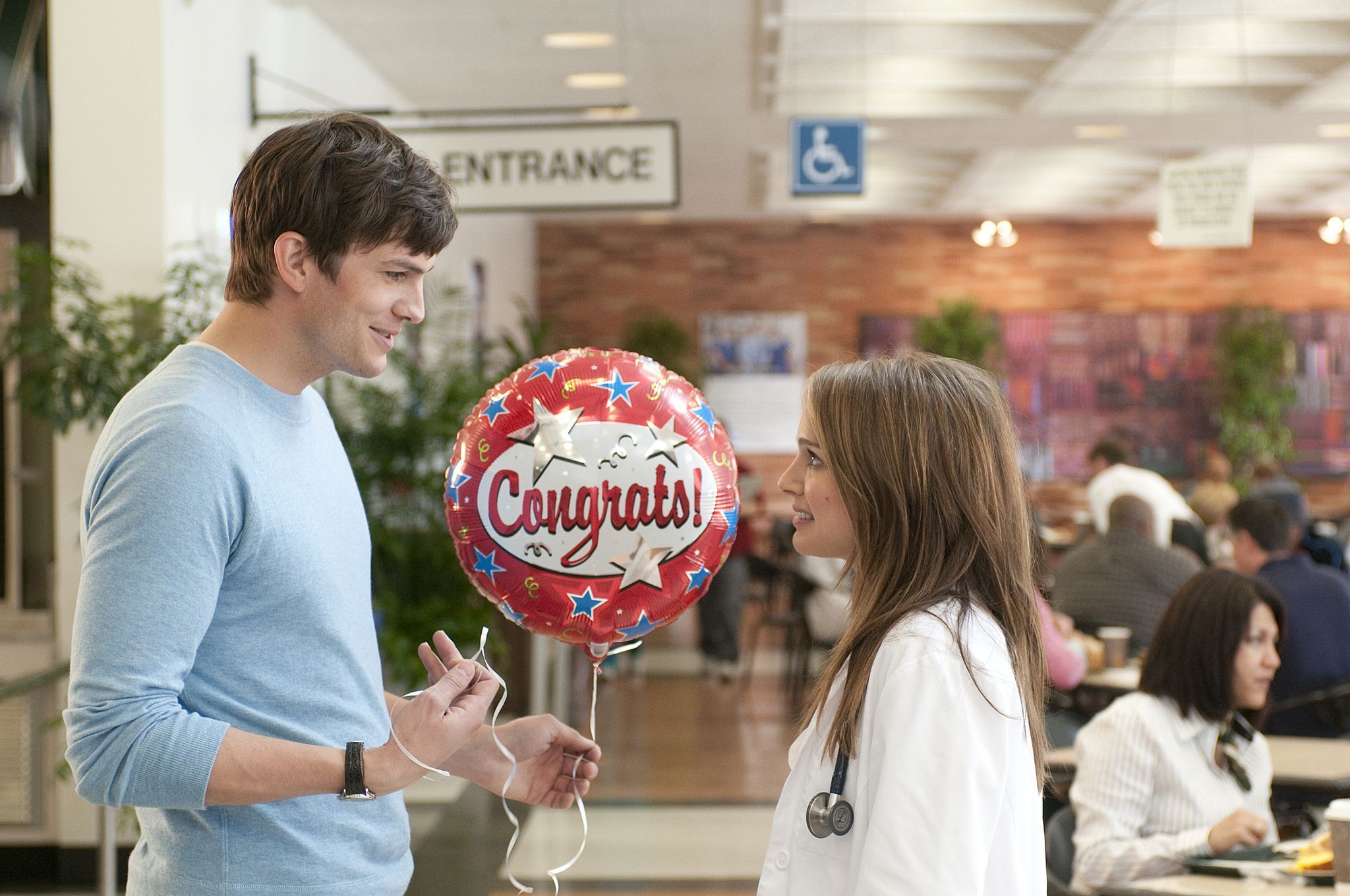 2048x1360 No Strings Attached (2011)