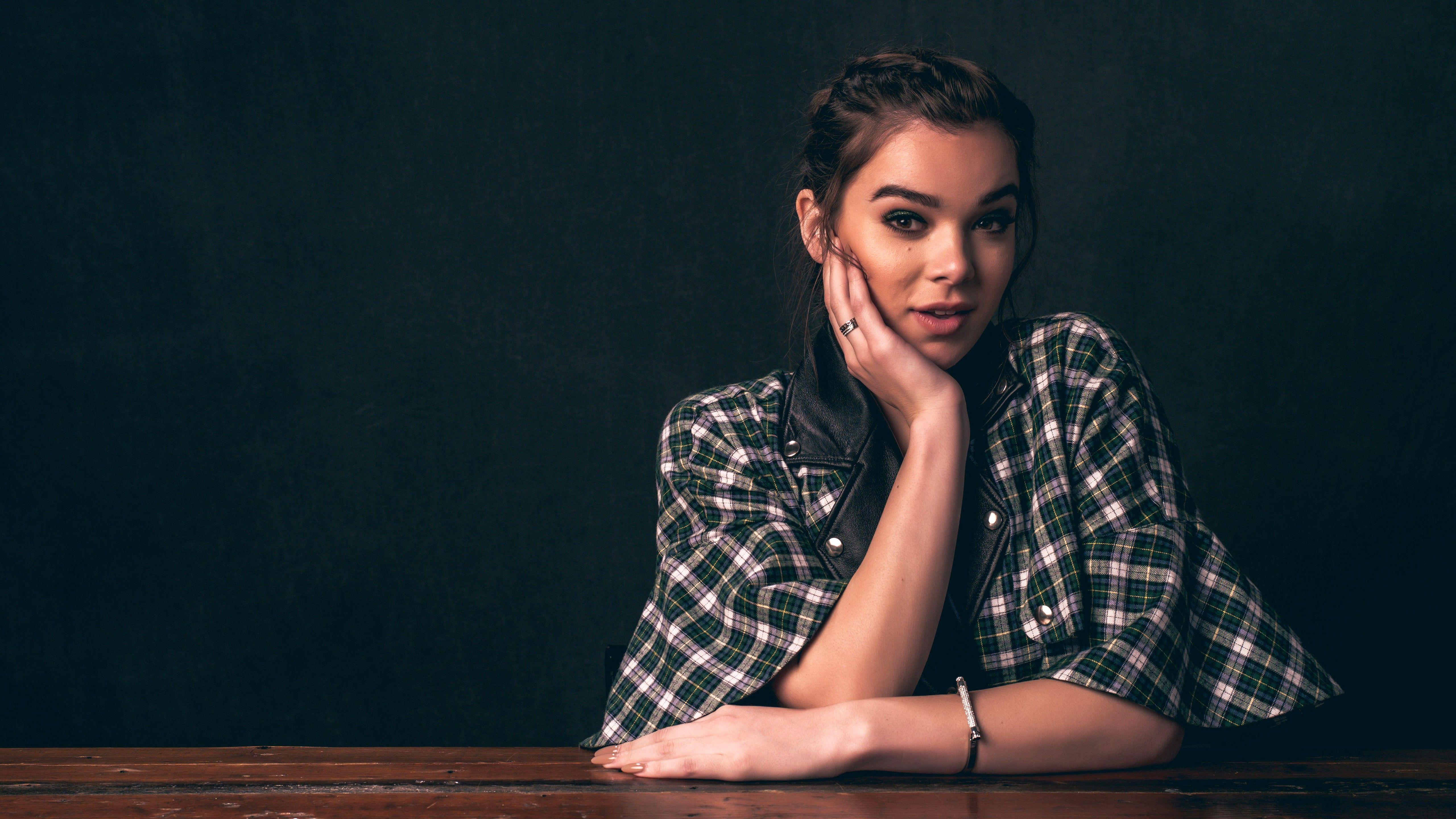 5120x2880 Hailee Steinfeld 4k Wallpaper